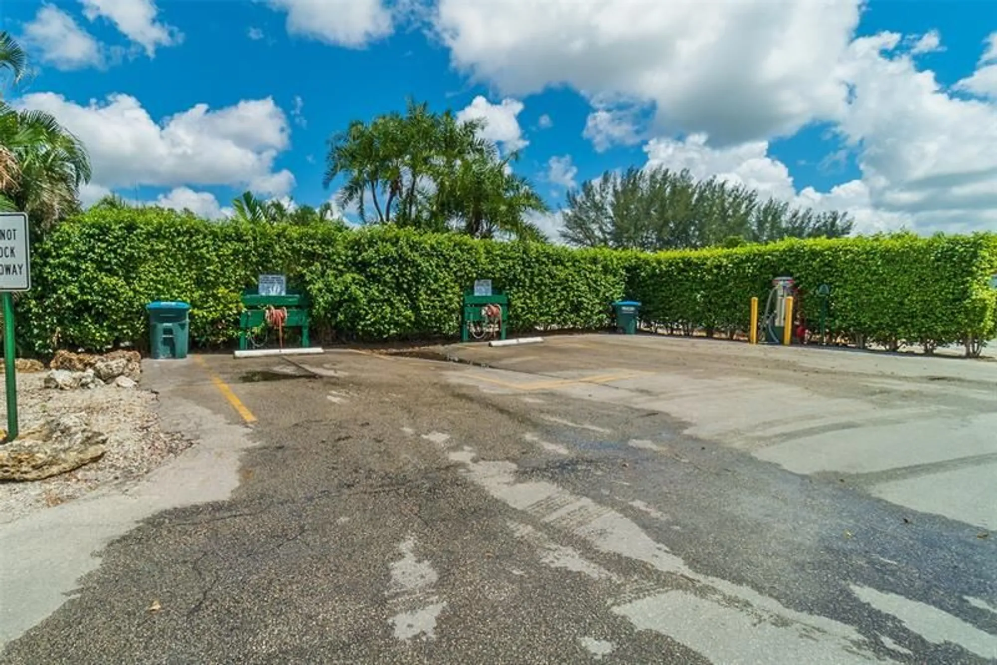 Property Slideshow image 31 of 54 | 150 s hollybrook ter 107, Pembroke Pines, FL, 33025