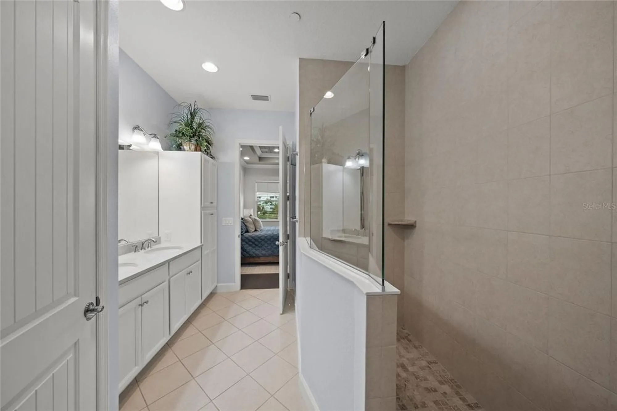Property Slideshow image 18 of 51 | 340 sapphire lake dr unit 201, Bradenton, FL, 34209