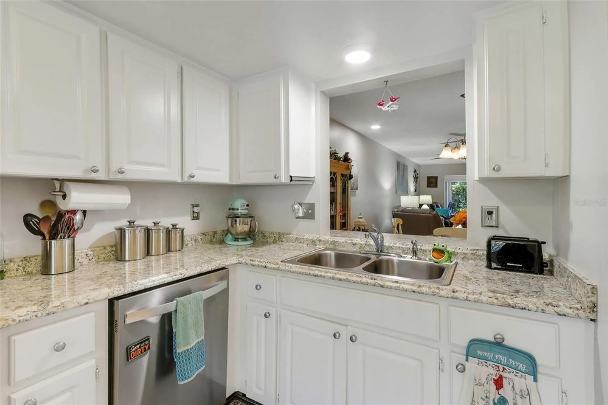 Property Slideshow image 14 of 37 | 1011 dunrobin dr b, Palm Harbor, FL, 34684