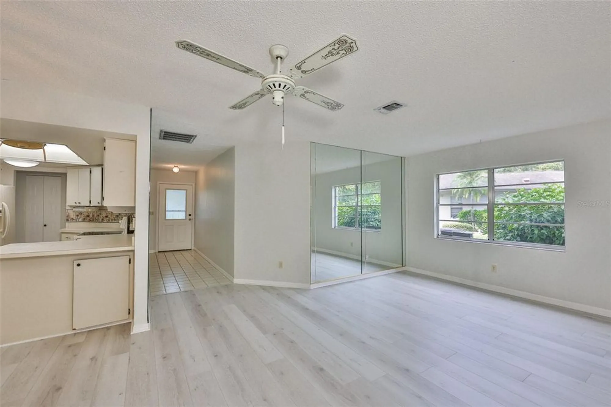 Property Slideshow image 13 of 45 | 2026 hawkhurst cir, Sun City Center, FL, 33573