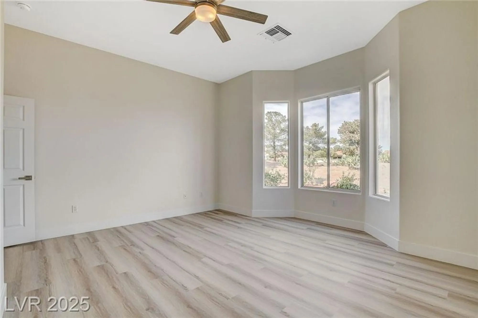 Property Slideshow image 18 of 44 | 10100 folsom dr, Las Vegas, NV, 89134