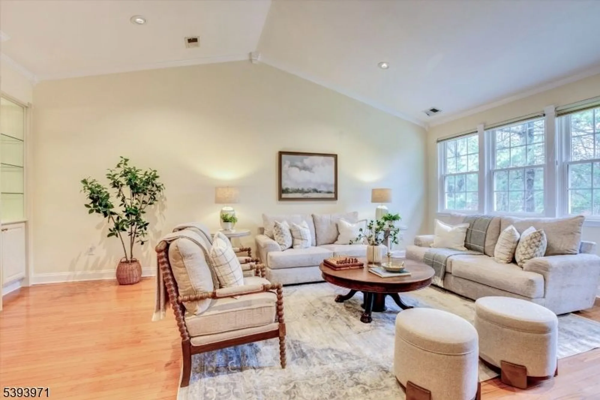 Property Slideshow image 8 of 29 | 13 fernwood ct, Whitehouse Station, NJ, 08889