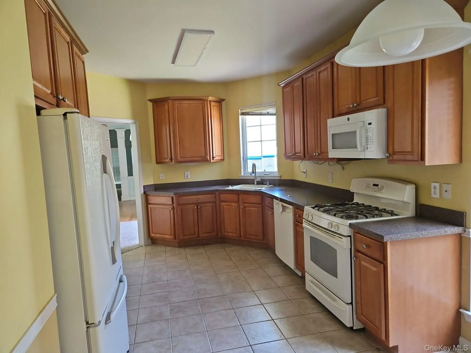 Property Slideshow image 6 of 16 | 68 louden loop, Mount Sinai, NY, 11766