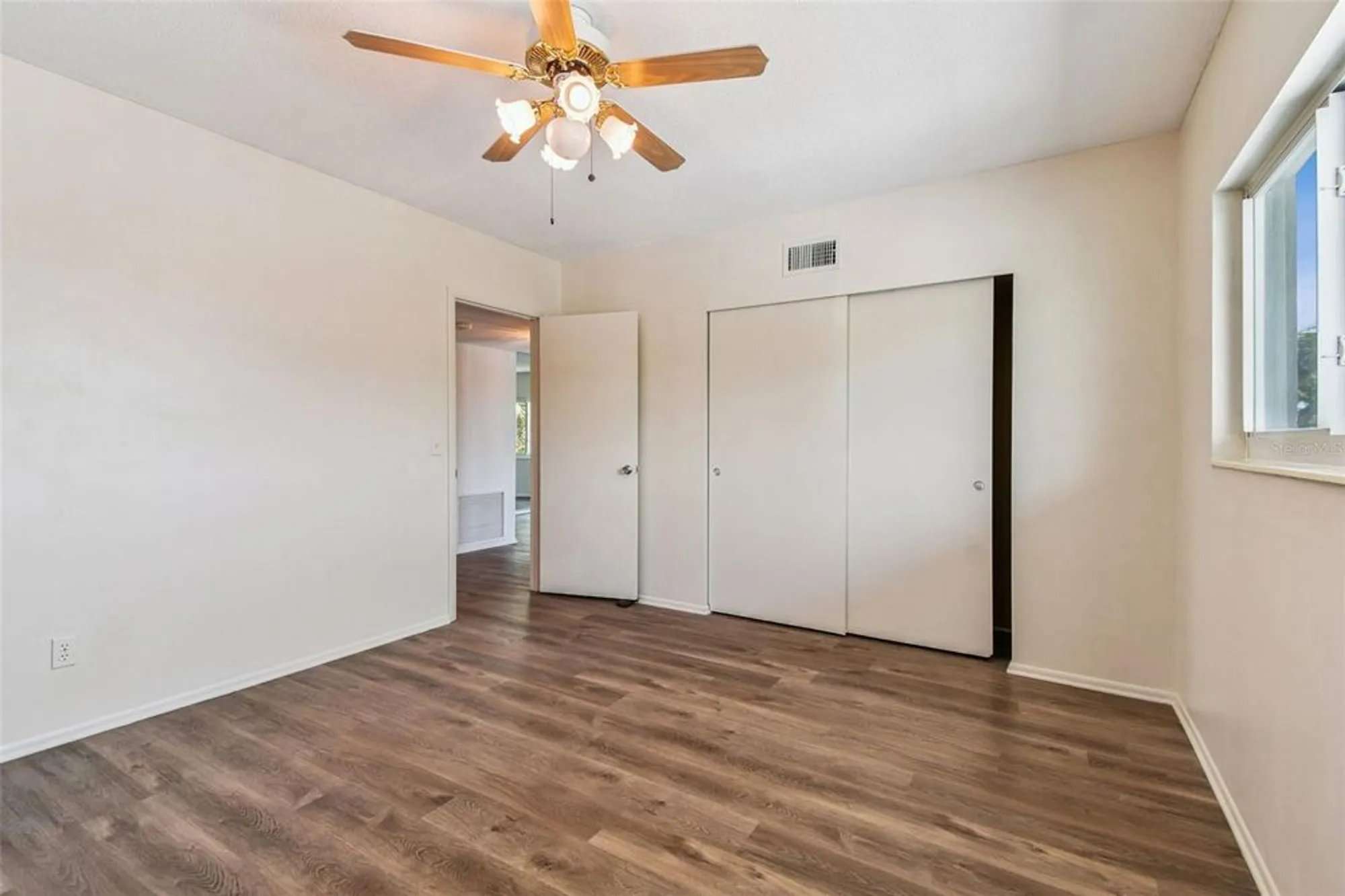 Property Slideshow image 27 of 55 | 2071 australia way 59, Clearwater, FL, 33763