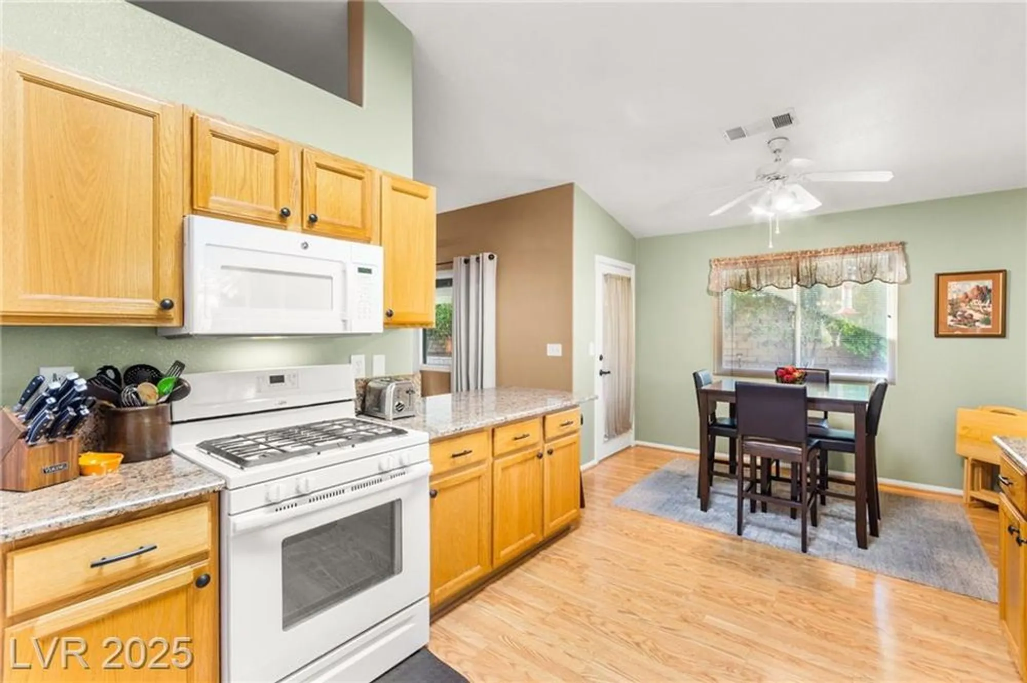 Property Slideshow image 24 of 65 | 5245 woodlawn ln, Las Vegas, NV, 89130