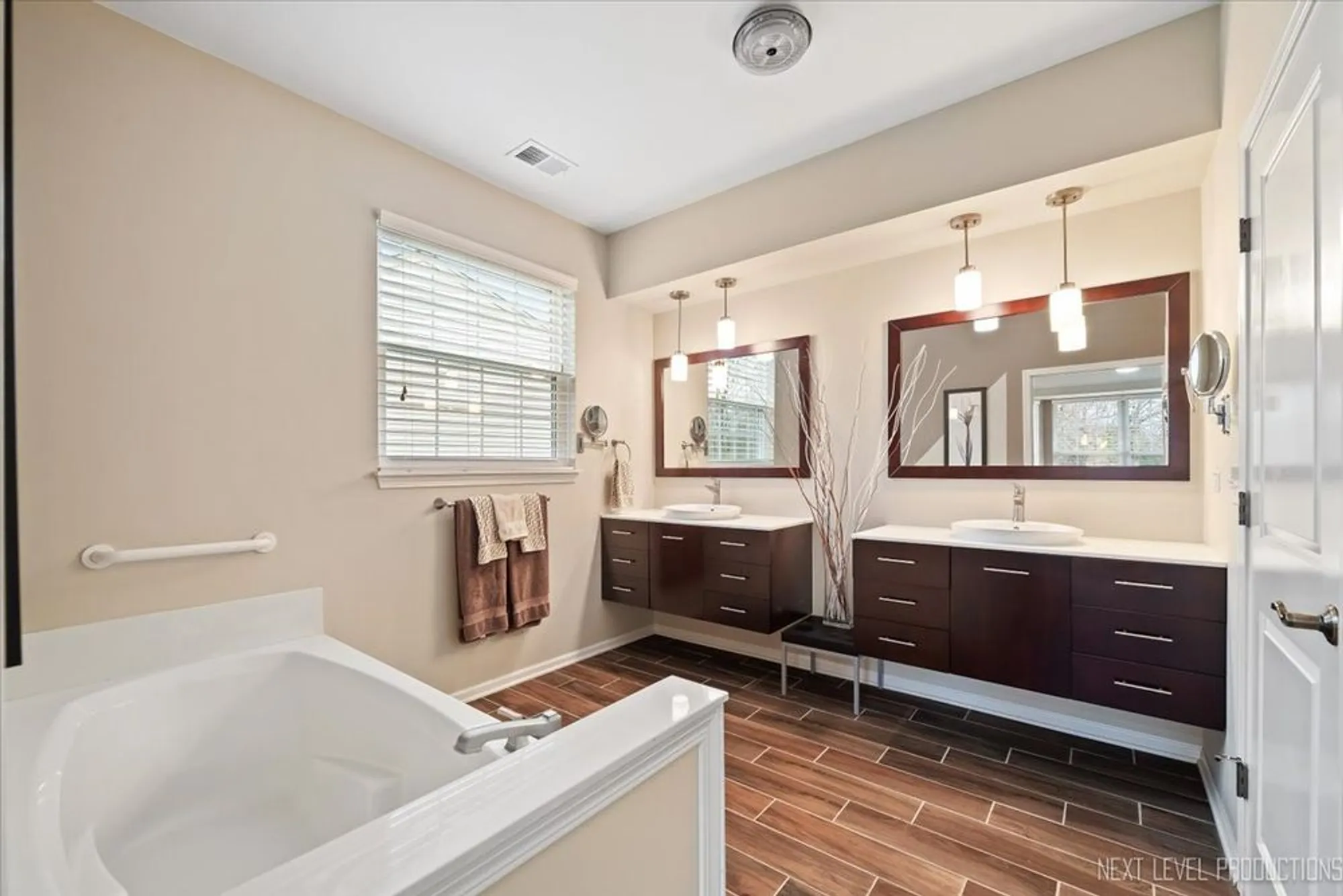 Property Slideshow image 17 of 41 | 12871 timber creek dr, Huntley, IL, 60142