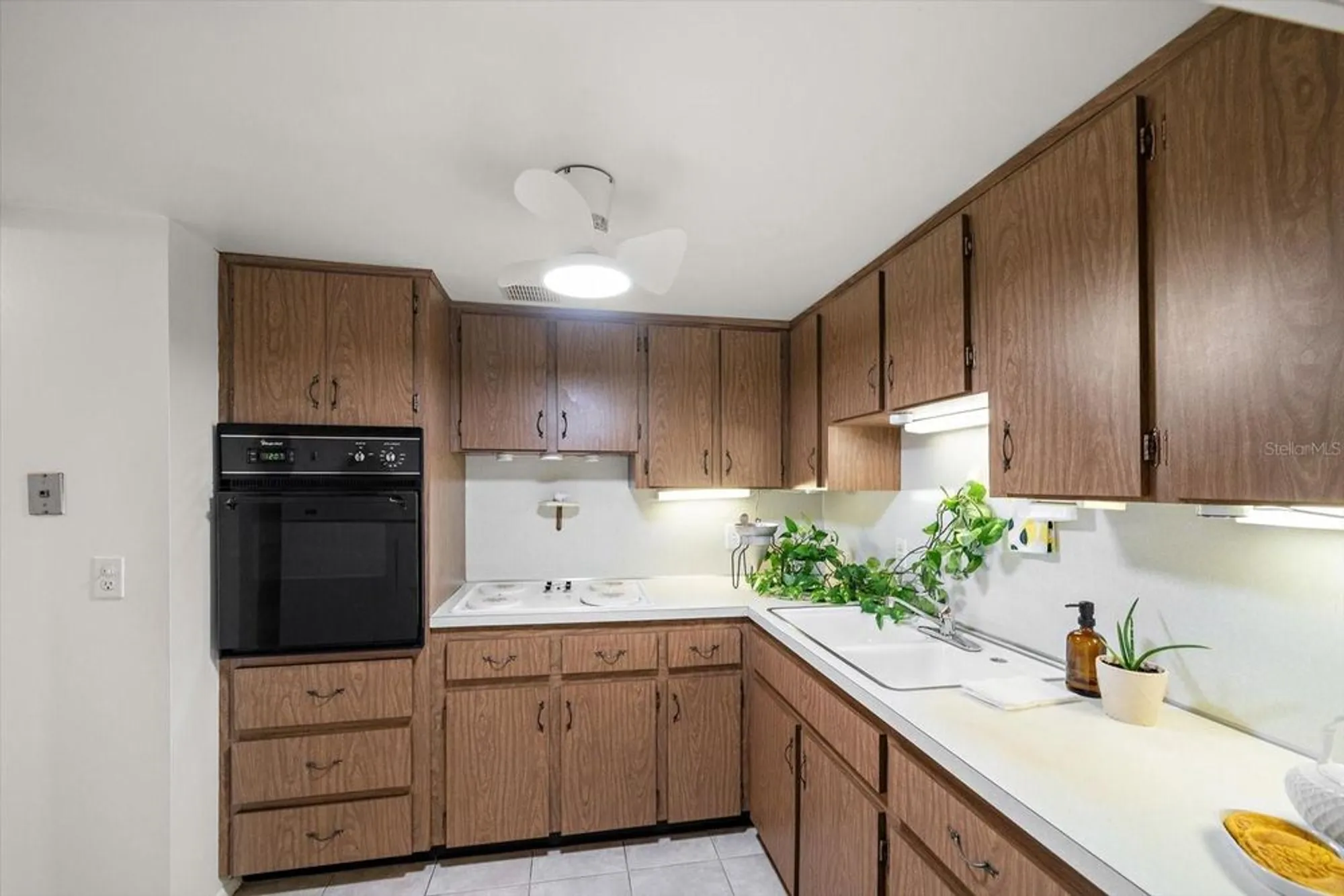 Property Slideshow image 12 of 34 | 2466 ecuadorian way 38, Clearwater, FL, 33763