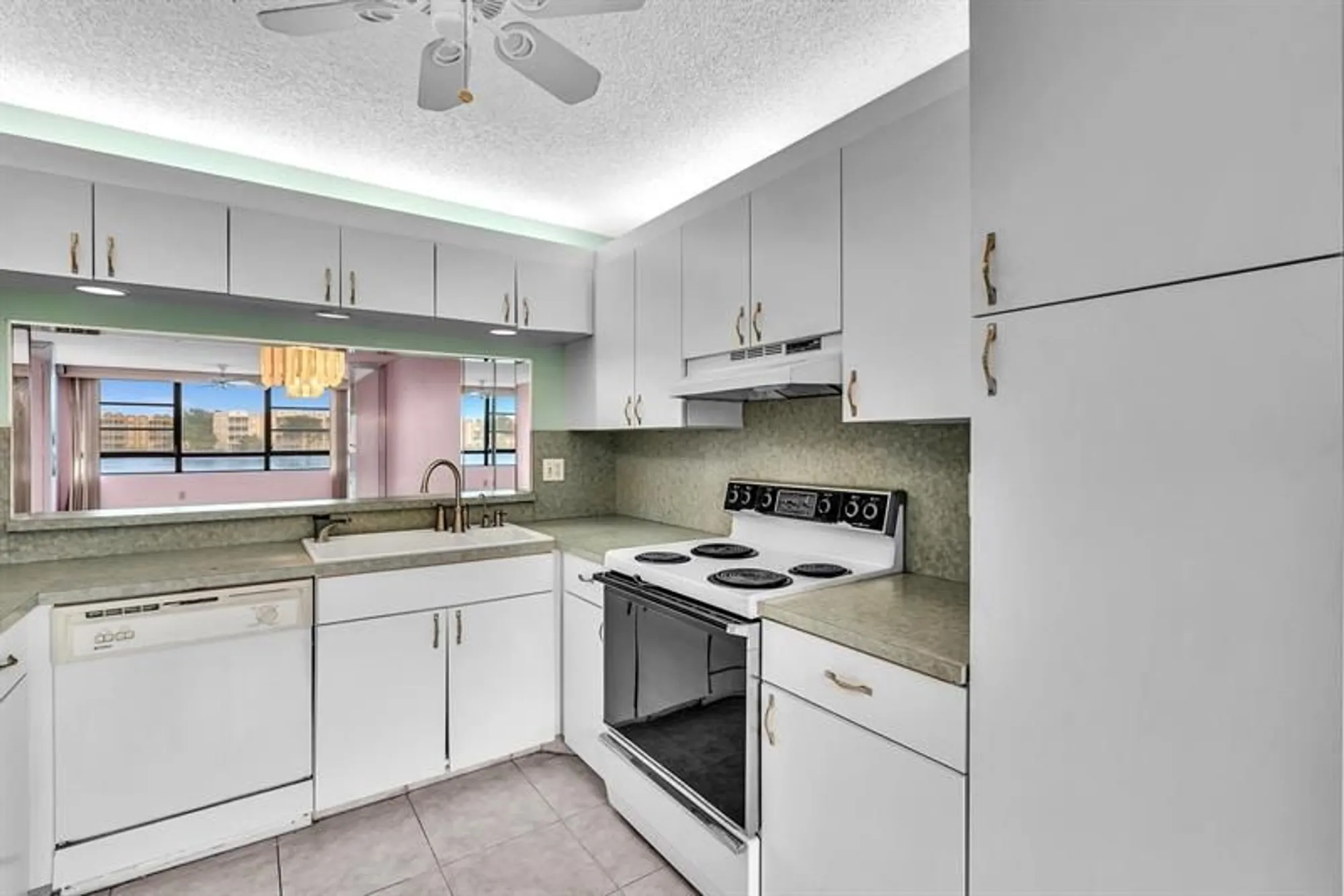 Property Slideshow image 6 of 82 | 10442 e clairmont cir 204, Tamarac, FL, 33321