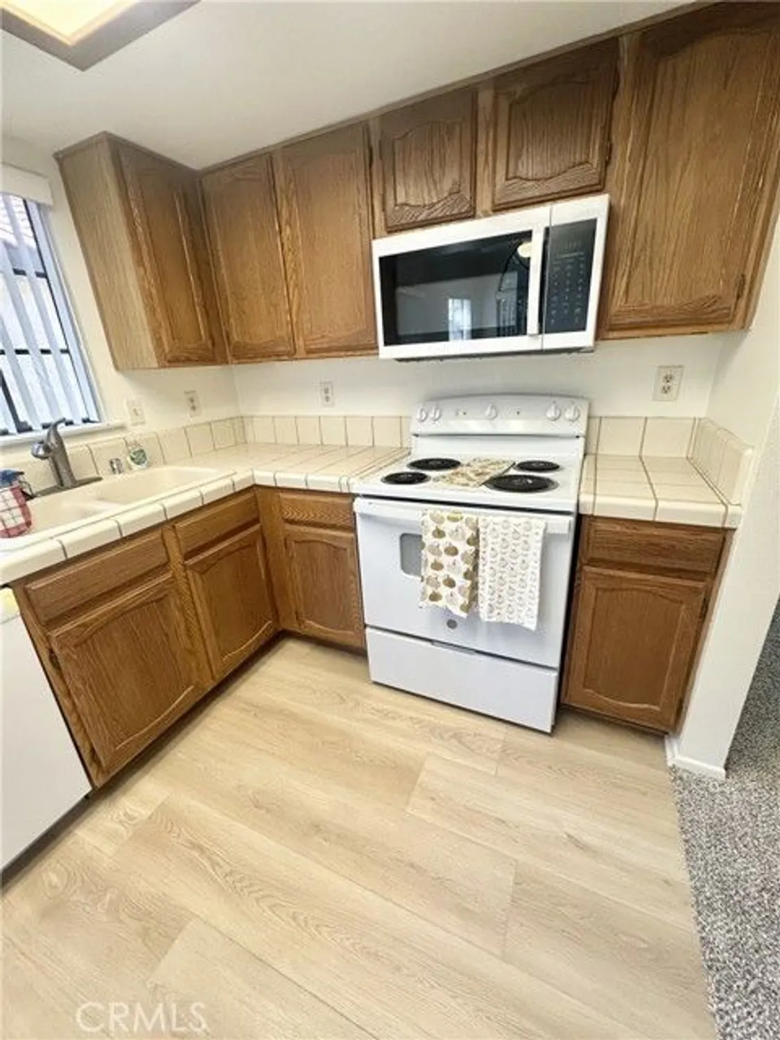 Property Slideshow image 8 of 26 | 11718 oak st, Apple Valley, CA, 92308