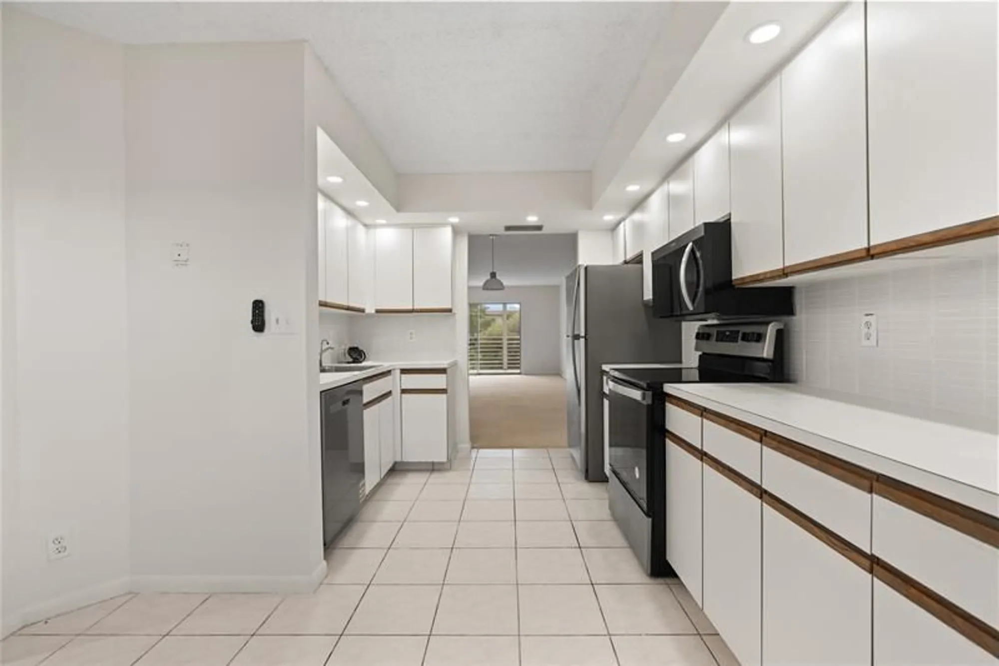 Property Slideshow image 8 of 29 | 1801 eleuthera pt j3, Coconut Creek, FL, 33066