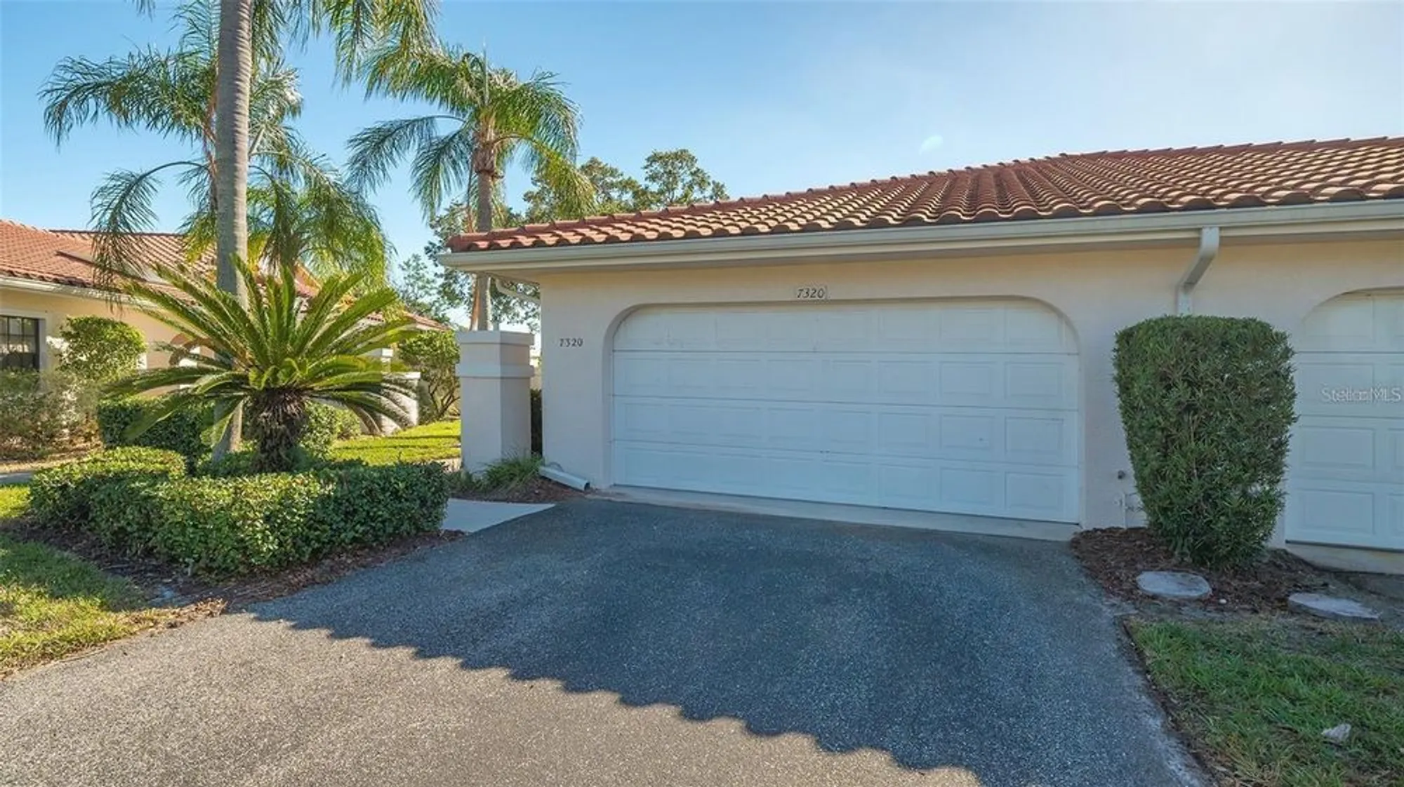 Property Slideshow image 8 of 95 | 7320 golf pointe cir, Sarasota, FL, 34243