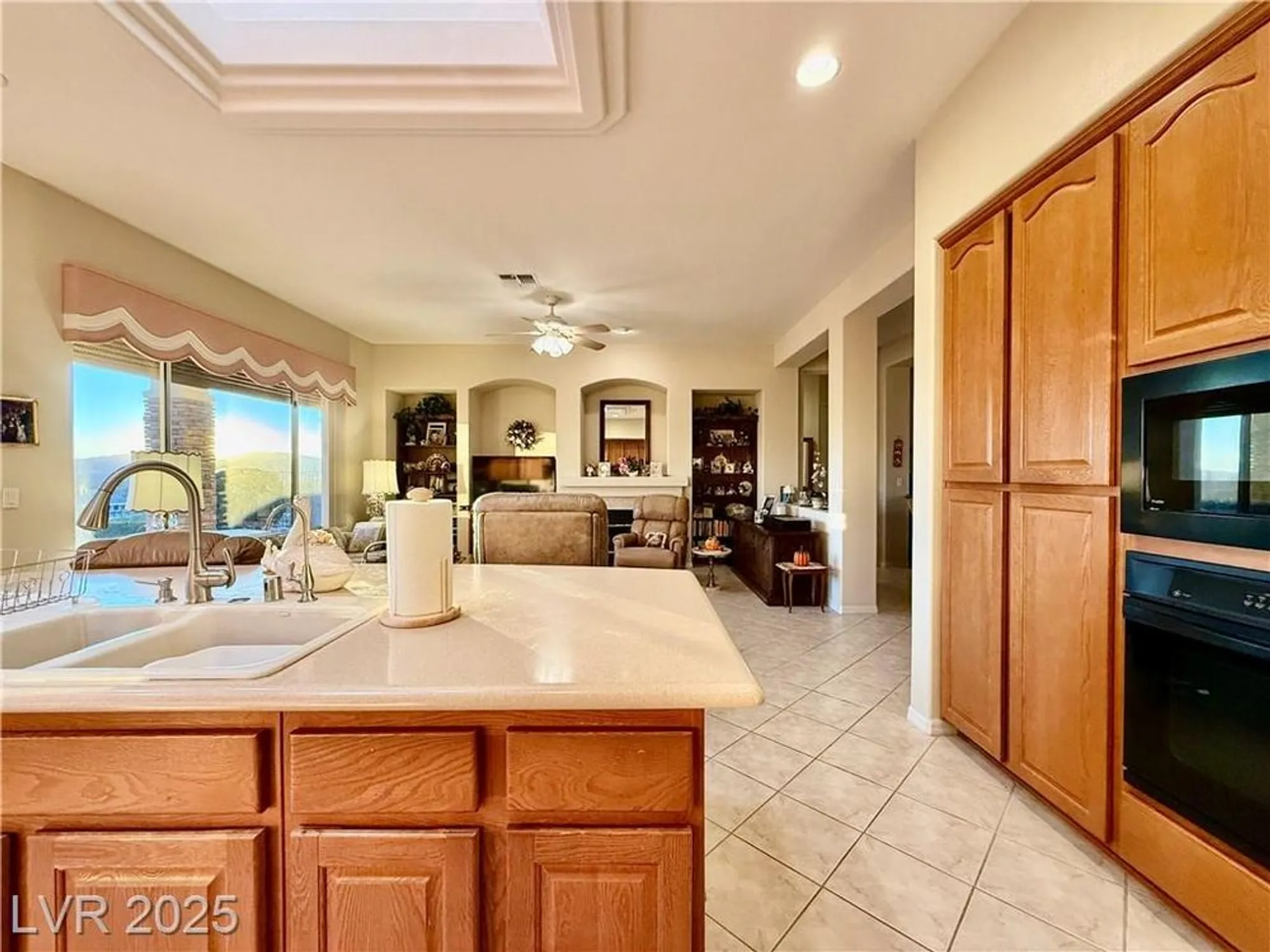 Property Slideshow image 24 of 51 | 2851 scotts valley dr, Henderson, NV, 89052