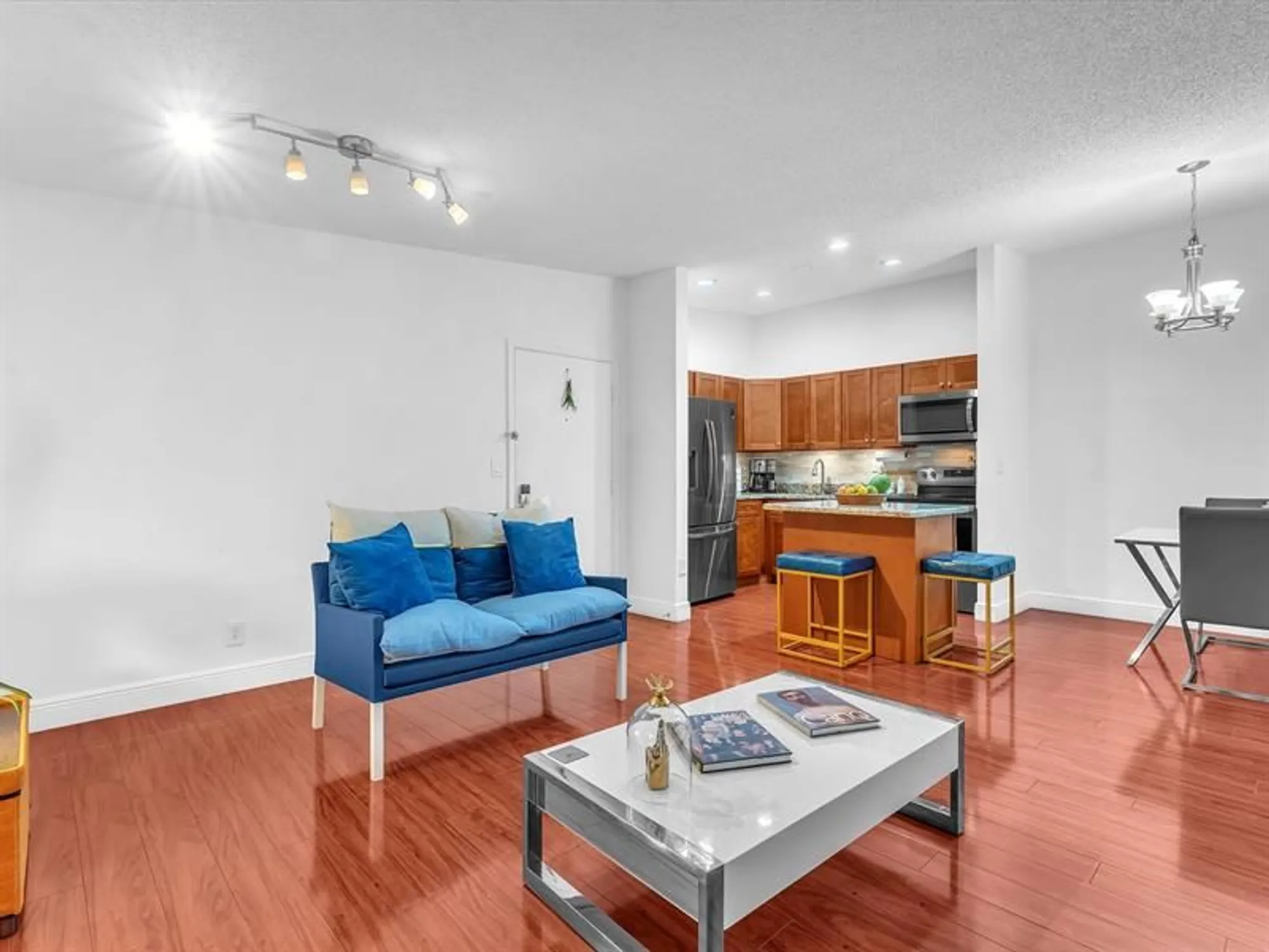 Property Slideshow image 8 of 39 | 7164 ashmont cir 204, Tamarac, FL, 33321