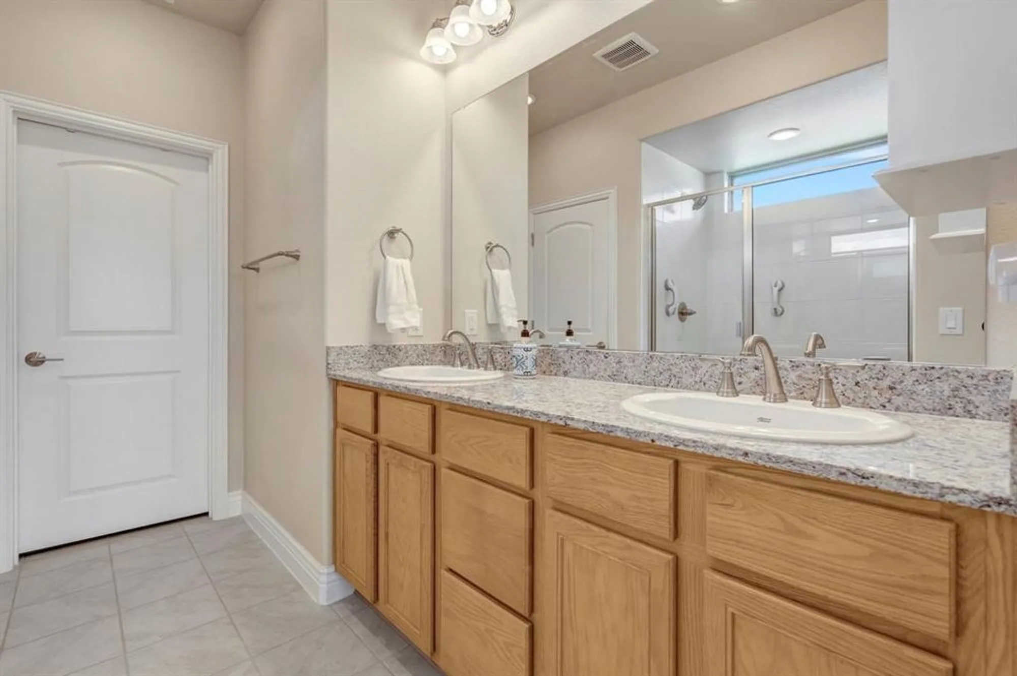 Property Slideshow image 19 of 32 | 9625 heartwood dr, Denton, TX, 76207