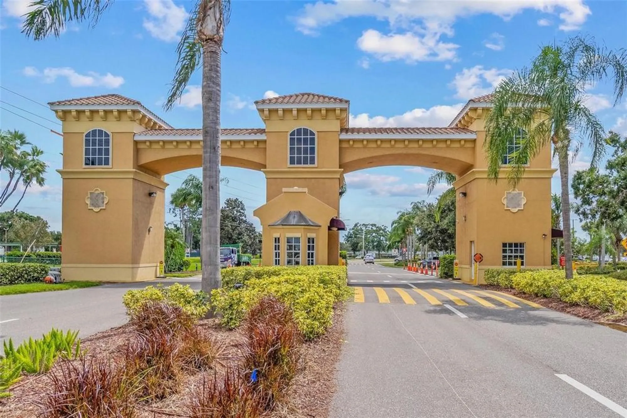 Property Slideshow image 3 of 33 | 201 bedford trl apt 123, Sun City Center, FL, 33573