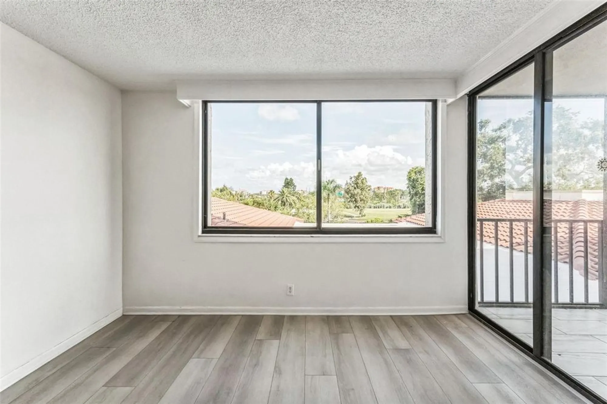 Property Slideshow image 10 of 37 | 6219 palma del mar blvd s apt 301, Saint Petersburg, FL, 33715
