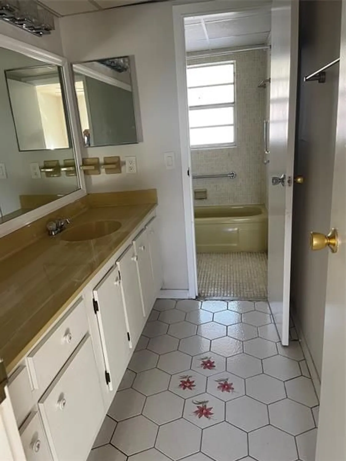 Property Slideshow image 5 of 57 | 1005 country club dr apt 205, Margate, FL, 33063