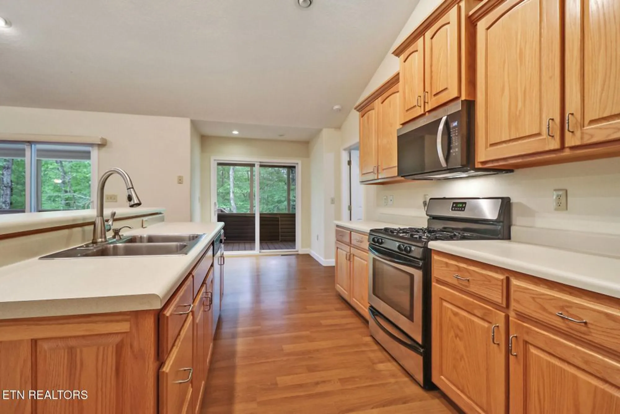 Property Slideshow image 12 of 24 | 348 lakeview dr, Crossville, TN, 38558