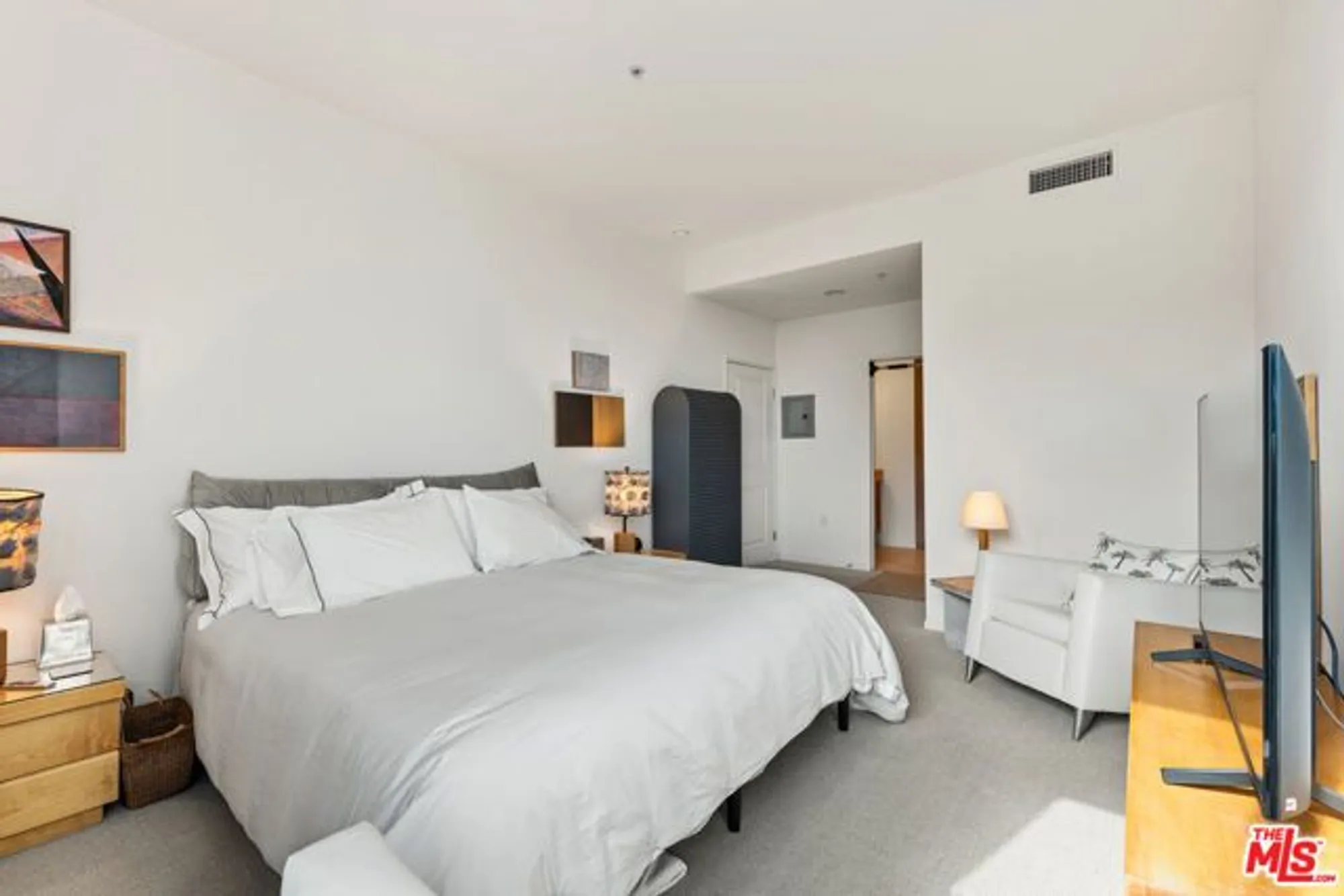 Property Slideshow image 18 of 35 | 267 s san pedro st 621, Los Angeles, CA, 90012