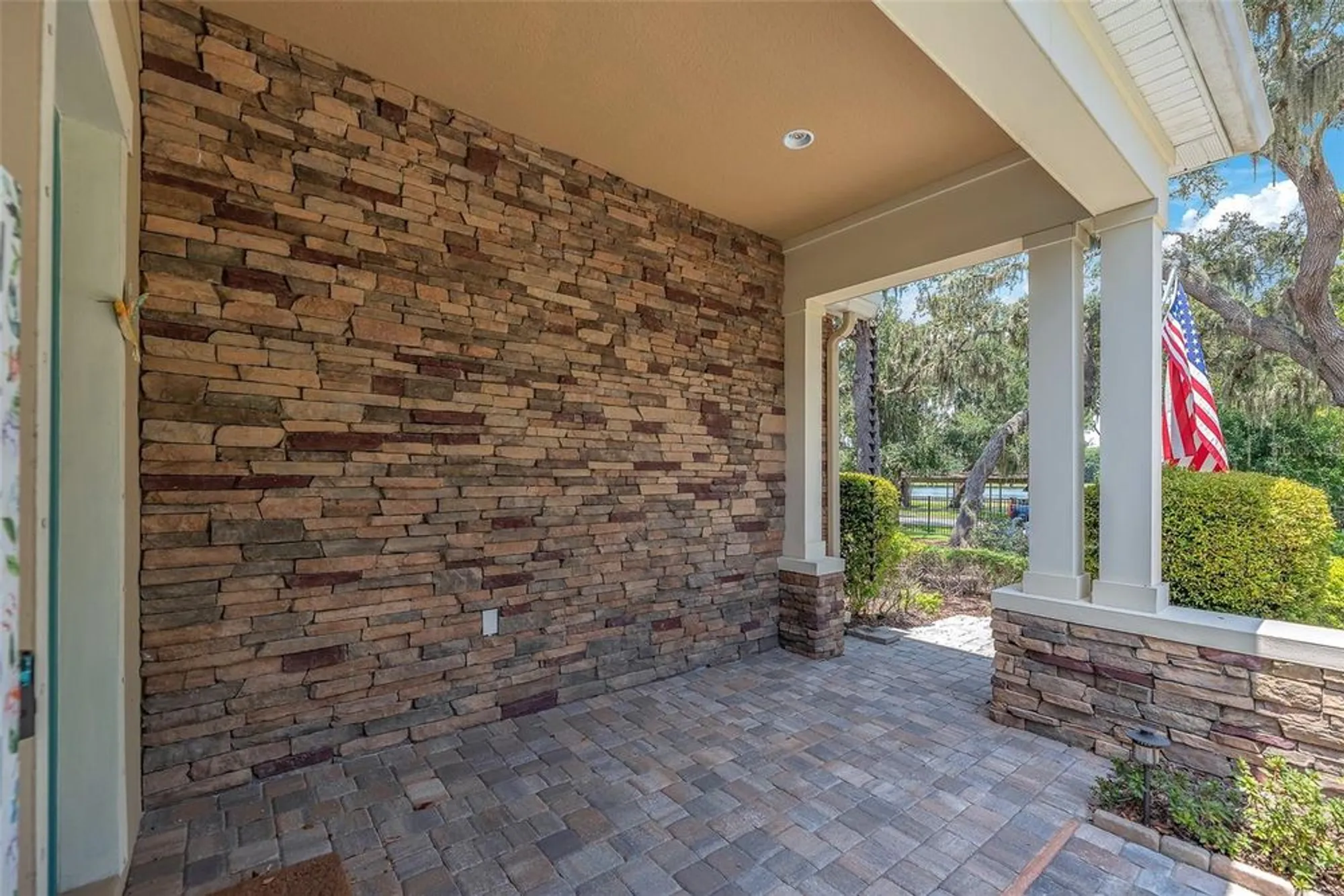 Property Slideshow image 14 of 58 | 6122 watercolor dr, Lithia, FL, 33547