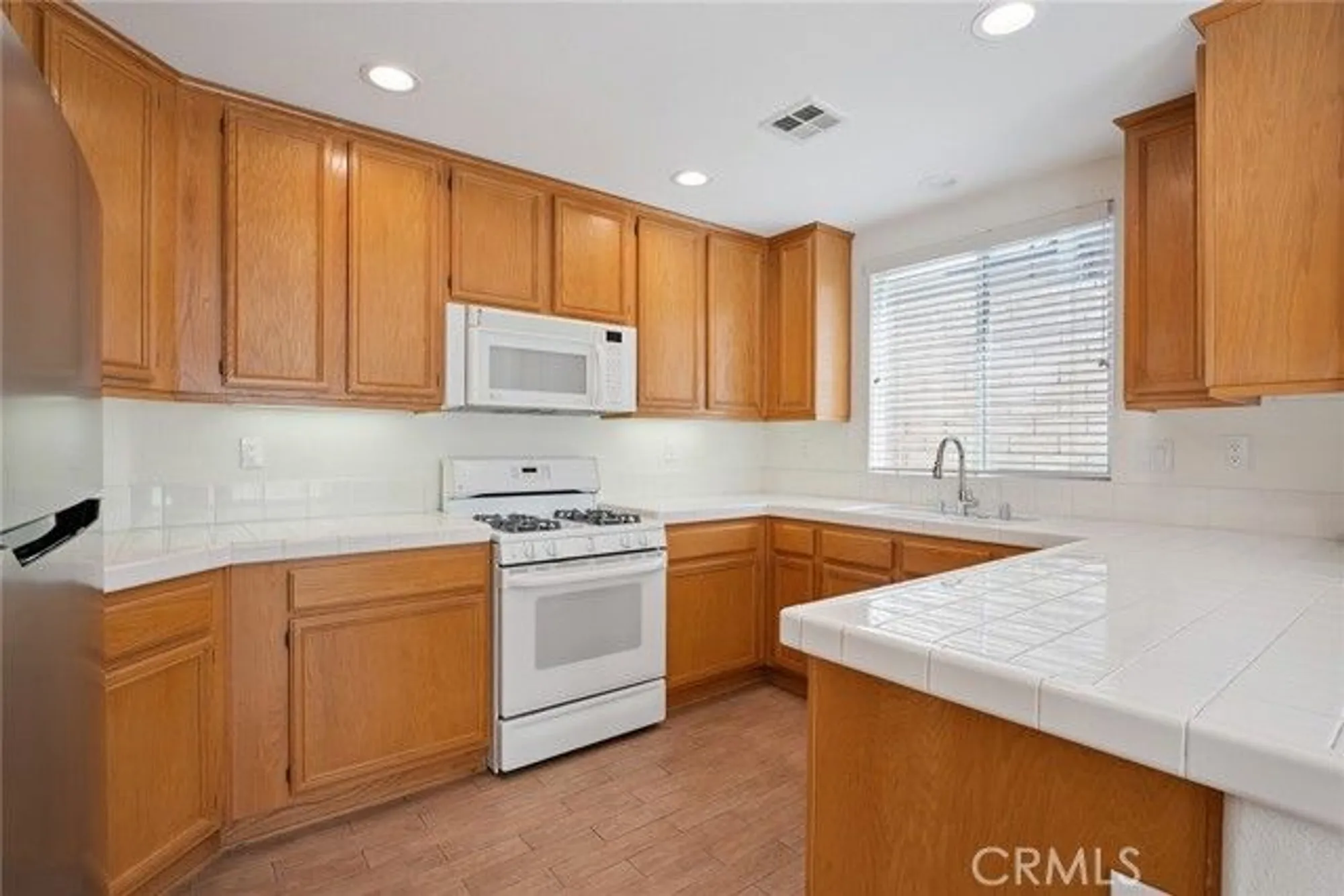 Property Slideshow image 23 of 52 | 2024 tulip ave, Simi Valley, CA, 93063