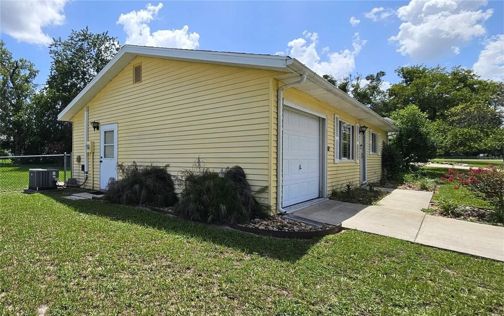 Property Slideshow image 4 of 29 | 8274 sw 106th pl, Ocala, FL, 34481