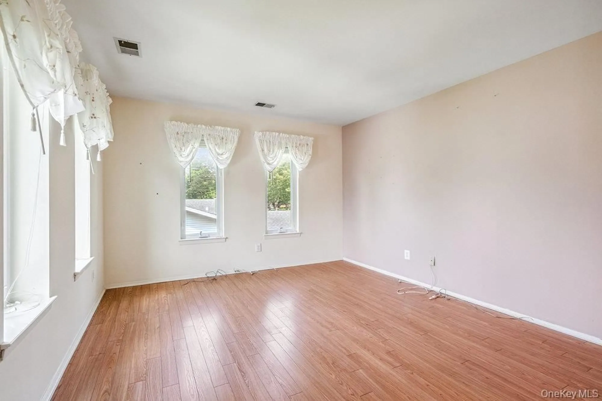 Property Slideshow image 25 of 35 | 914 fenway rd, Saint James, NY, 11780