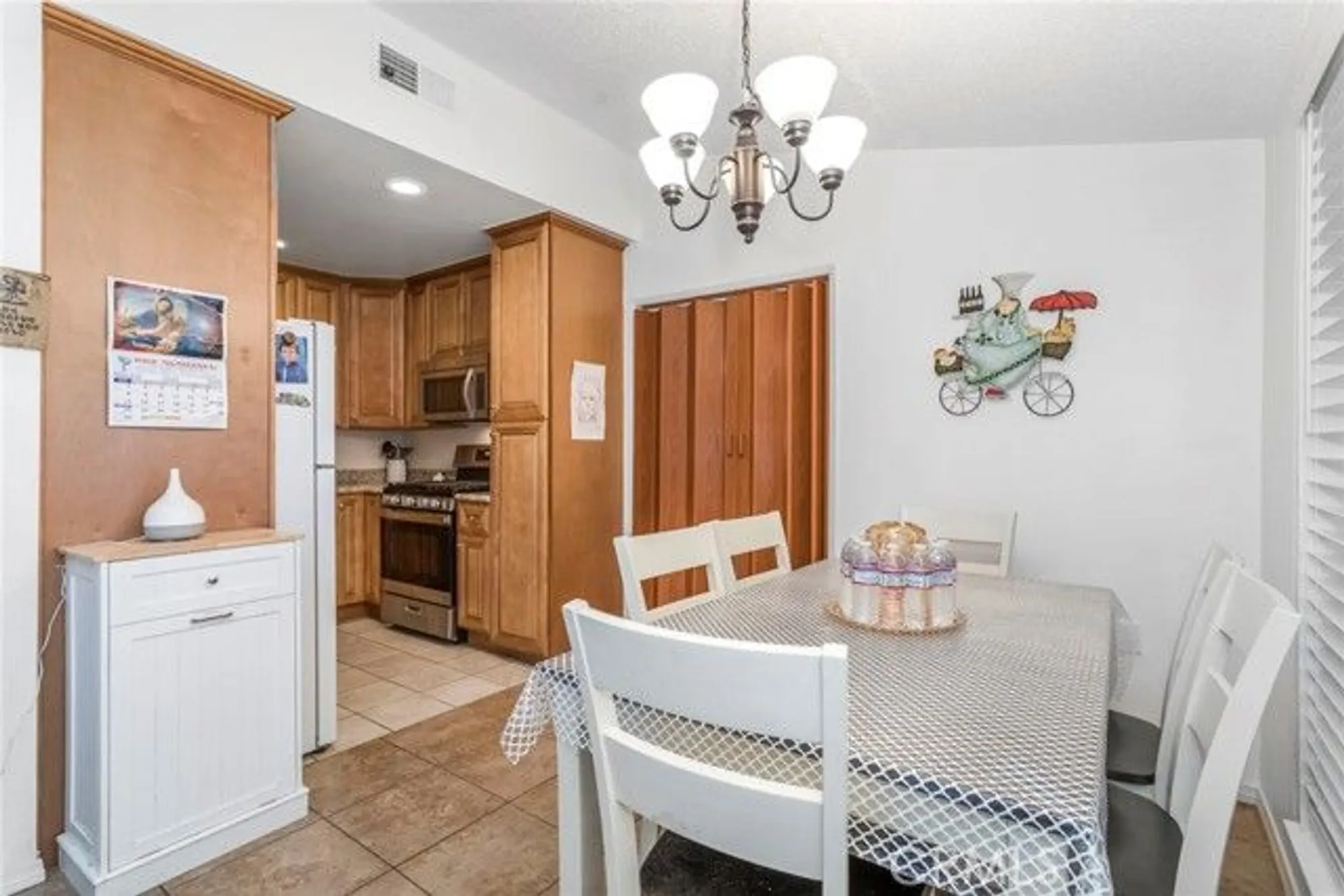 Property Slideshow image 10 of 35 | 19124 avenue of the oaks a, Newhall, CA, 91321