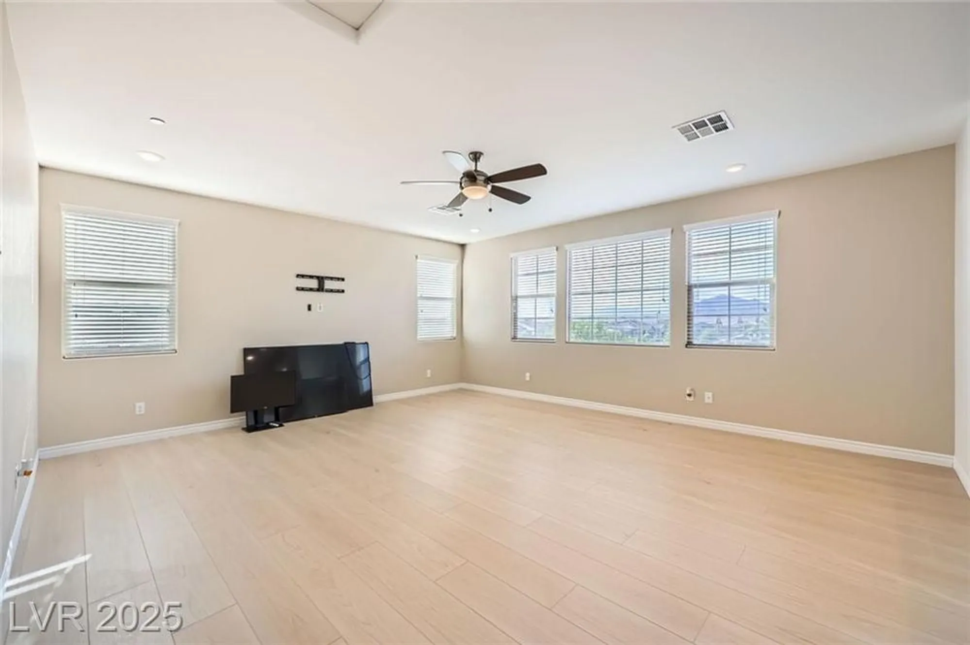 Property Slideshow image 18 of 40 | 429 open hill ave, Henderson, NV, 89011