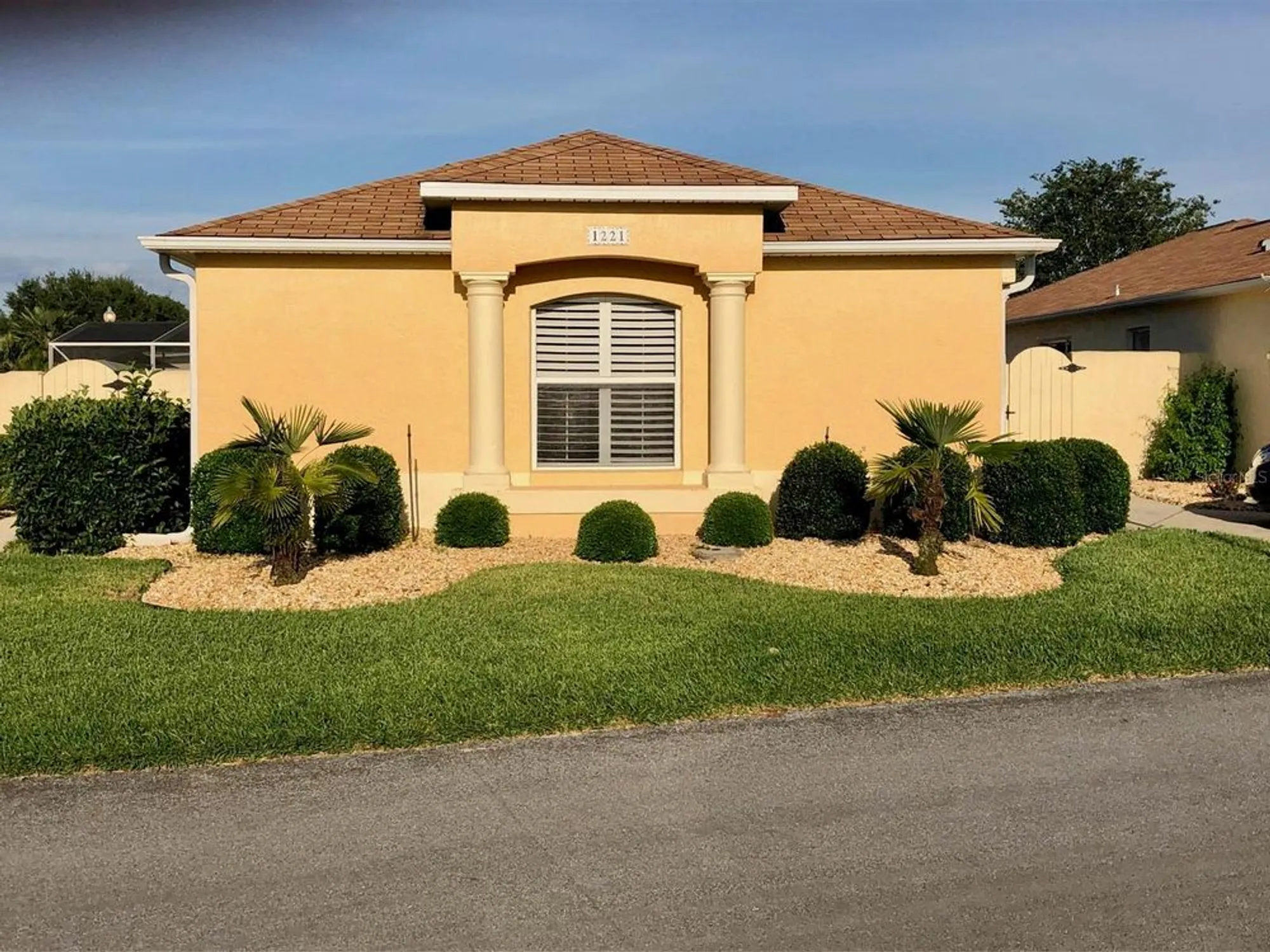Property Slideshow image 2 of 20 | 1221 santa cruz dr, The Villages, FL, 32162