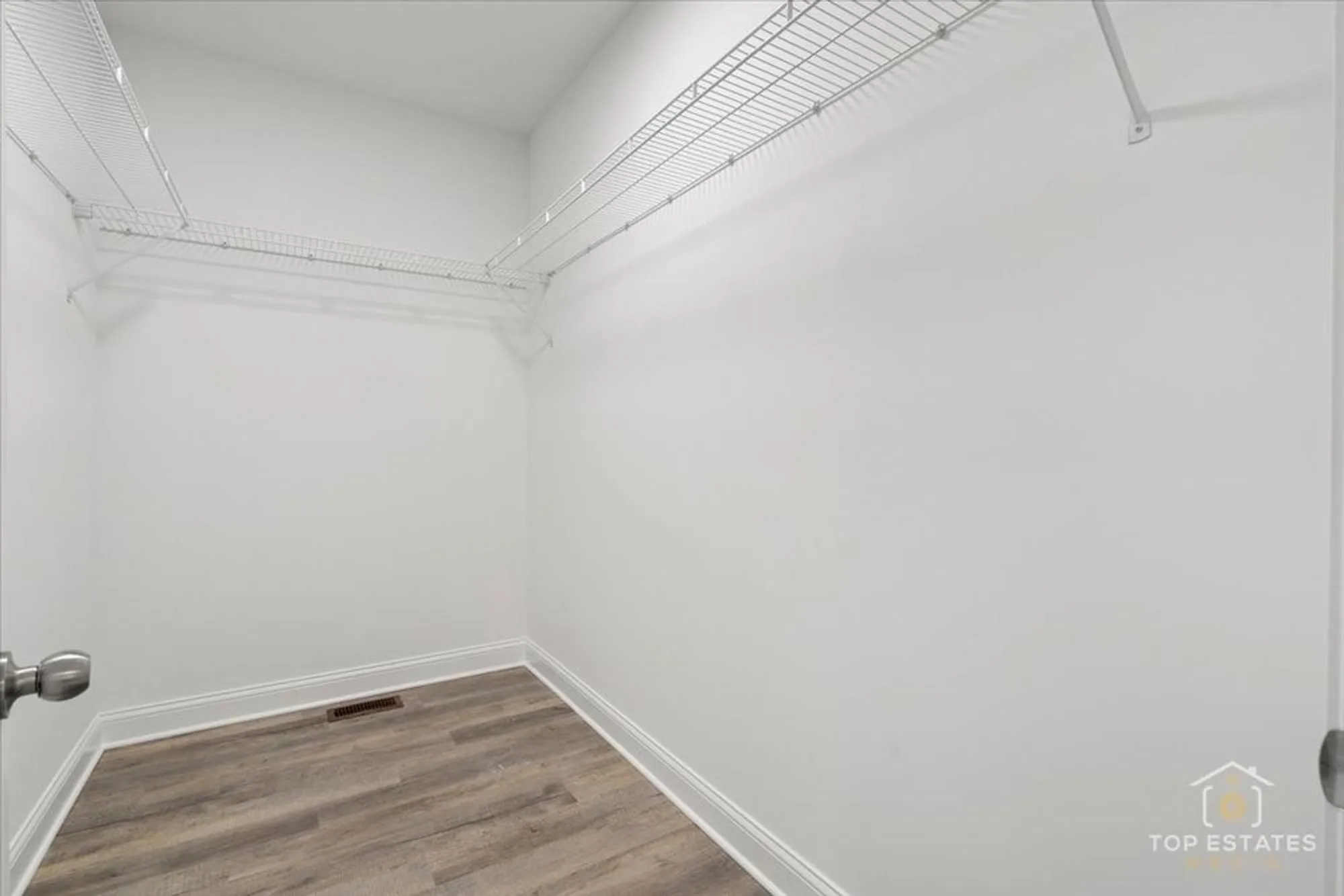 Property Slideshow image 16 of 28 | 13705 s redbud dr, Plainfield, IL, 60544