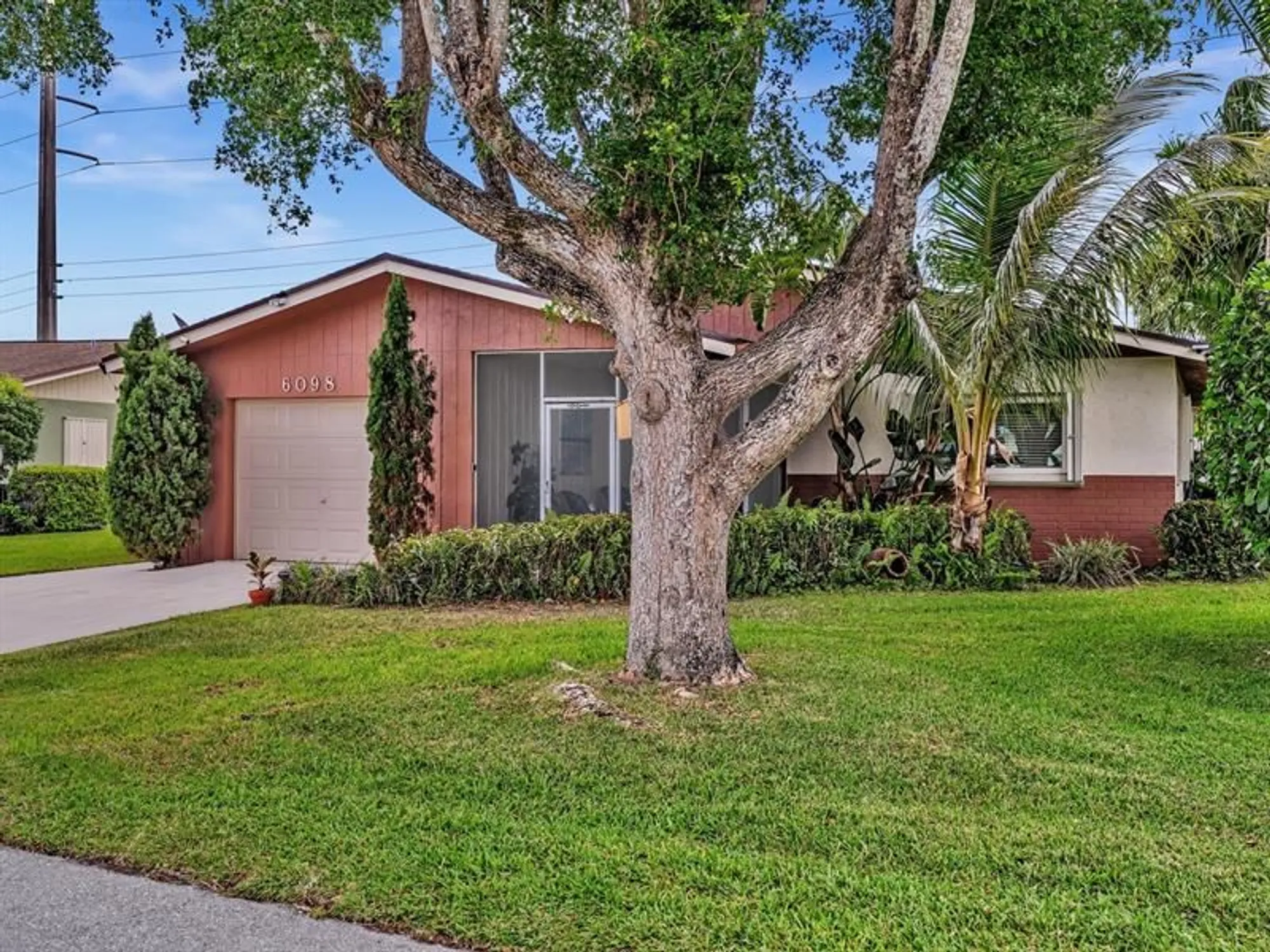 Property Slideshow image 36 of 77 | 6098 stanley ln, Delray Beach, FL, 33484