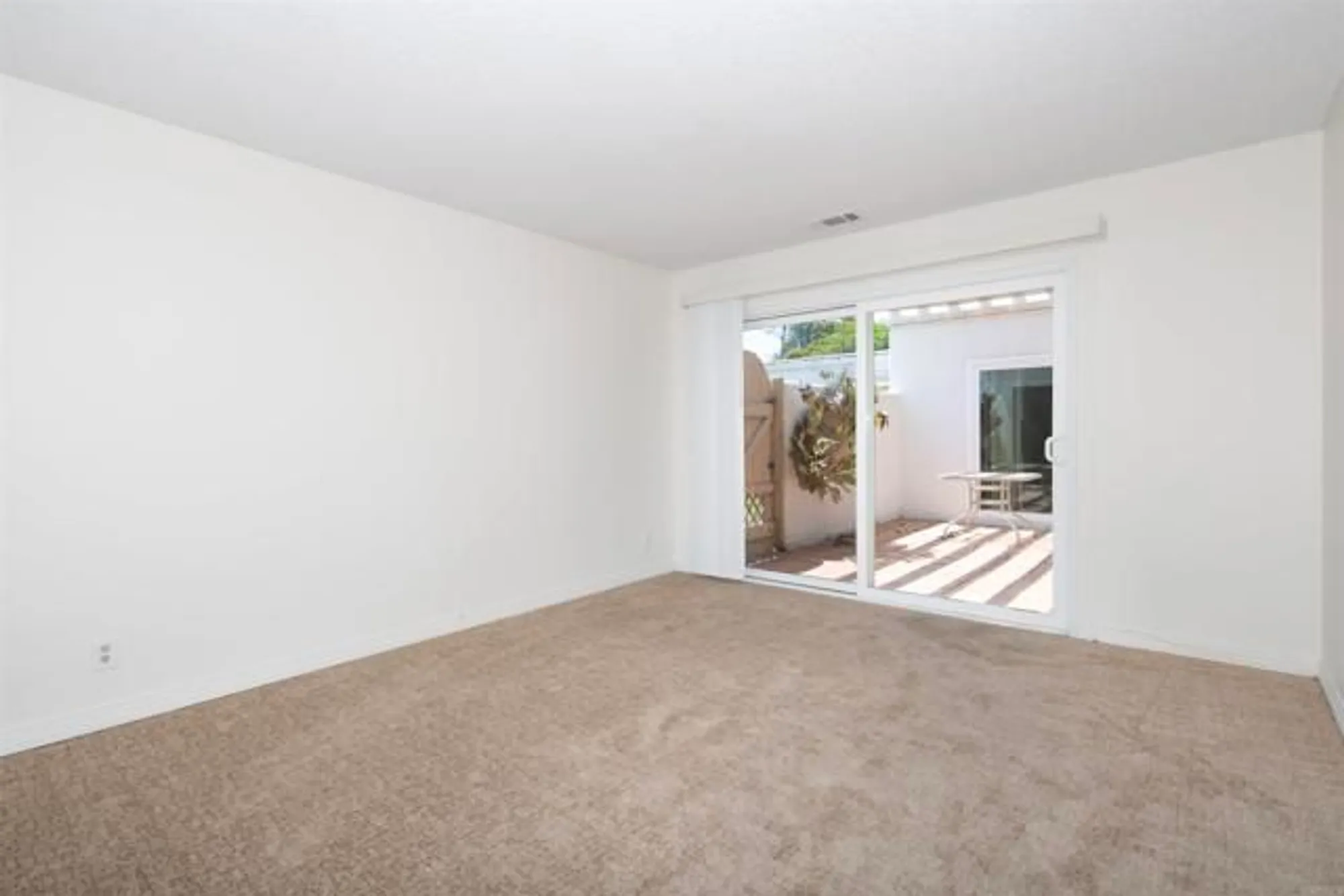 Property Slideshow image 23 of 32 | 3621 vista campana 11, Oceanside, CA, 92057