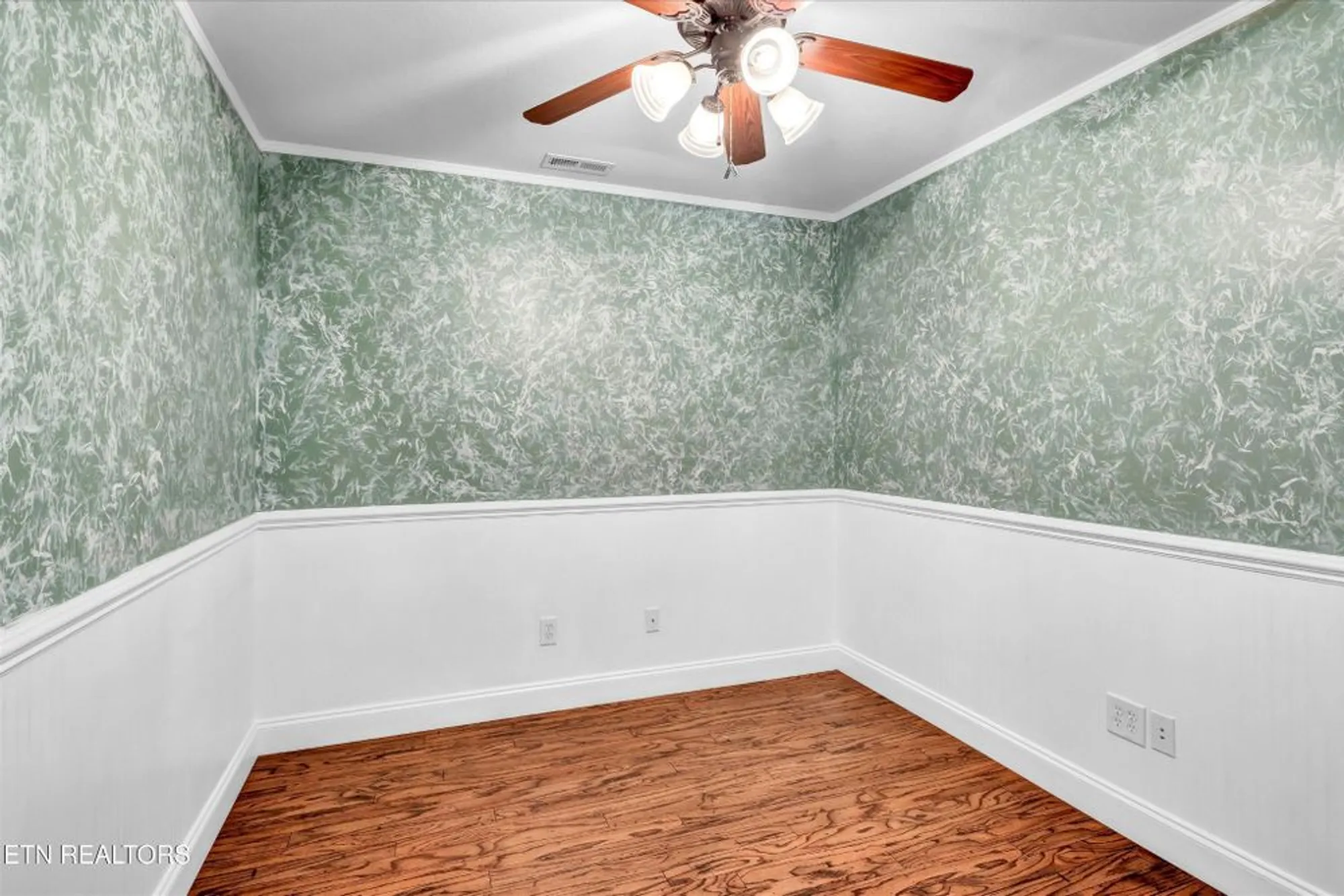 Property Slideshow image 17 of 25 | 140 ootsima way, Loudon, TN, 37774