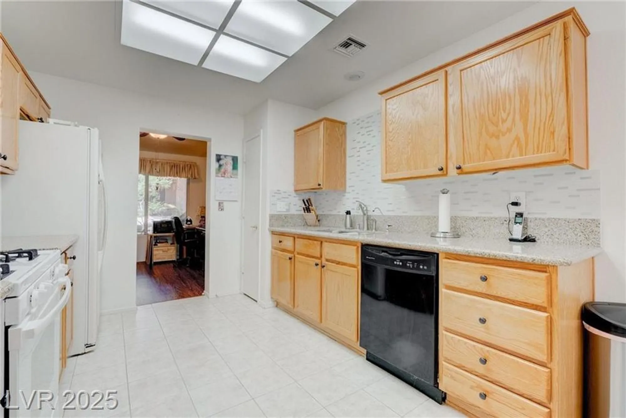 Property Slideshow image 23 of 42 | 2541 desert glen dr, Las Vegas, NV, 89134