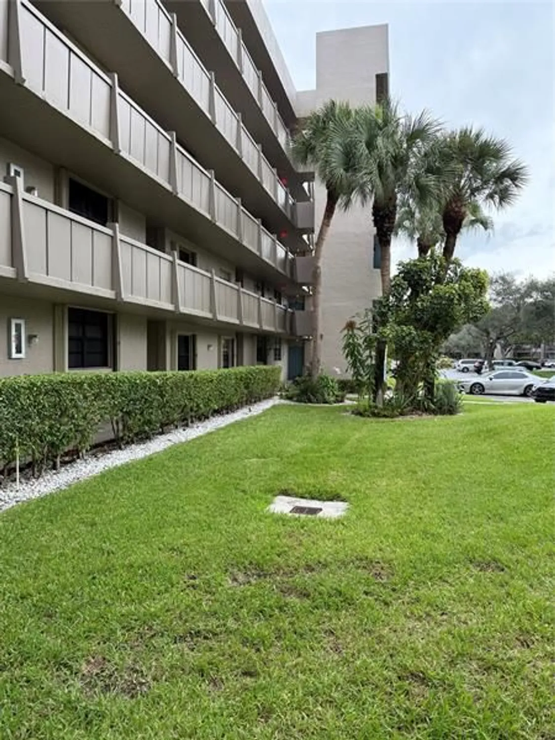 Property Slideshow image 3 of 23 | 900 colony point cir 121, Pembroke Pines, FL, 33026