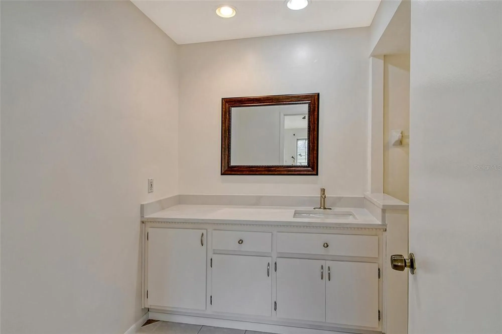 Property Slideshow image 29 of 37 | 6947 woodwind dr 77, Sarasota, FL, 34231