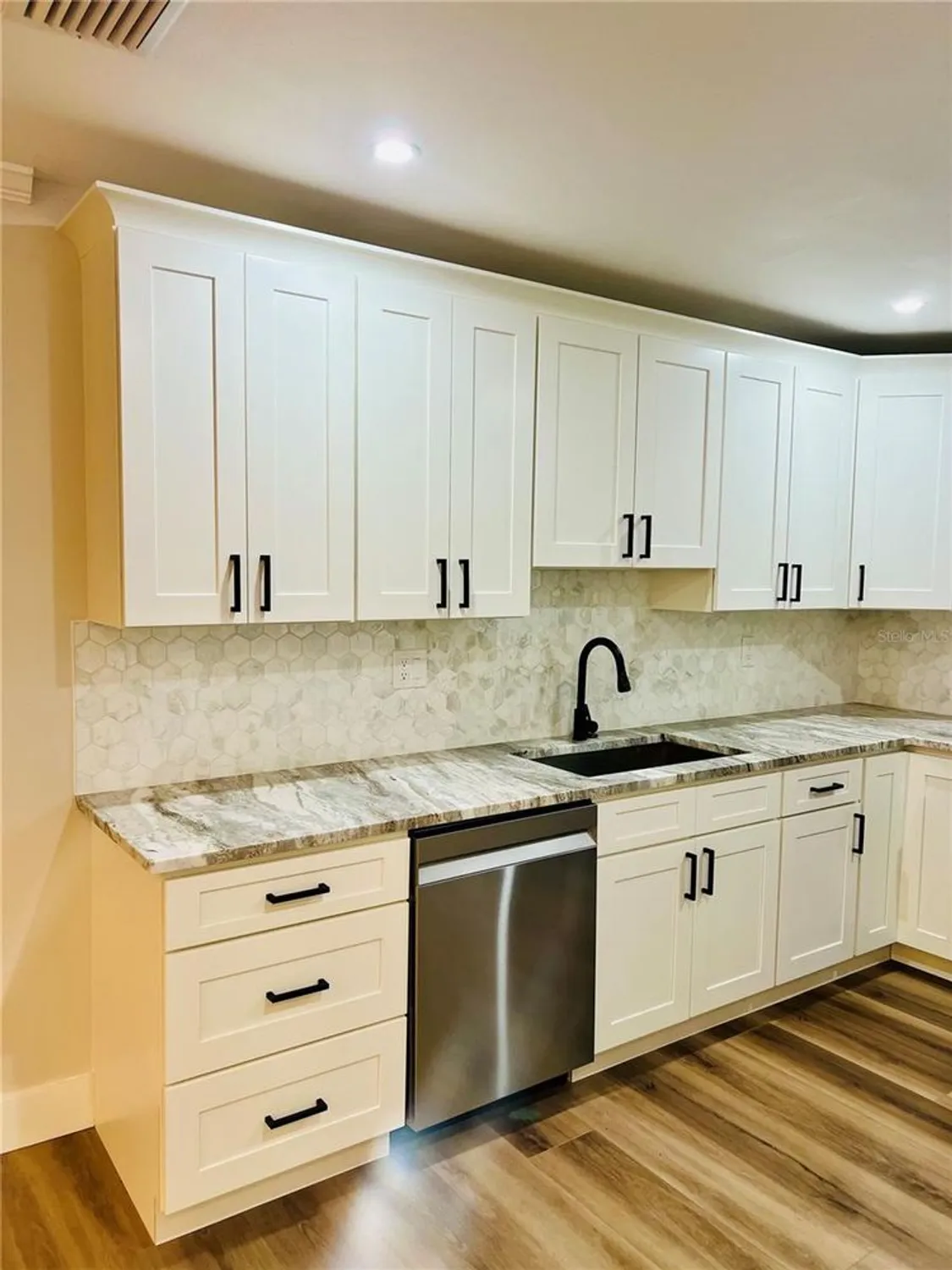 Property Slideshow image 13 of 28 | 801 leeward way, Palm Harbor, FL, 34685