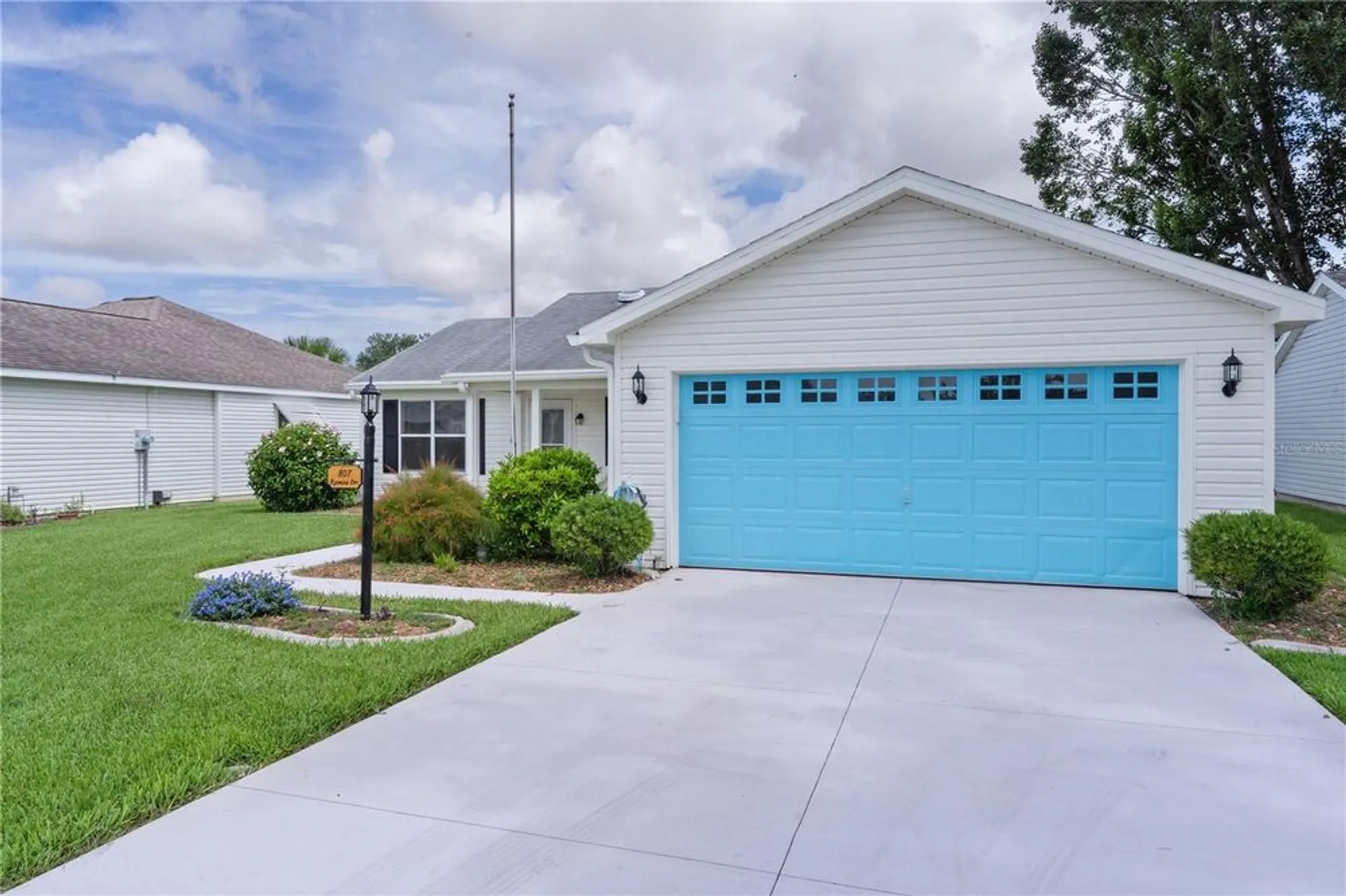 Property Slideshow image 3 of 41 | 807 ramos dr, The Villages, FL, 32159