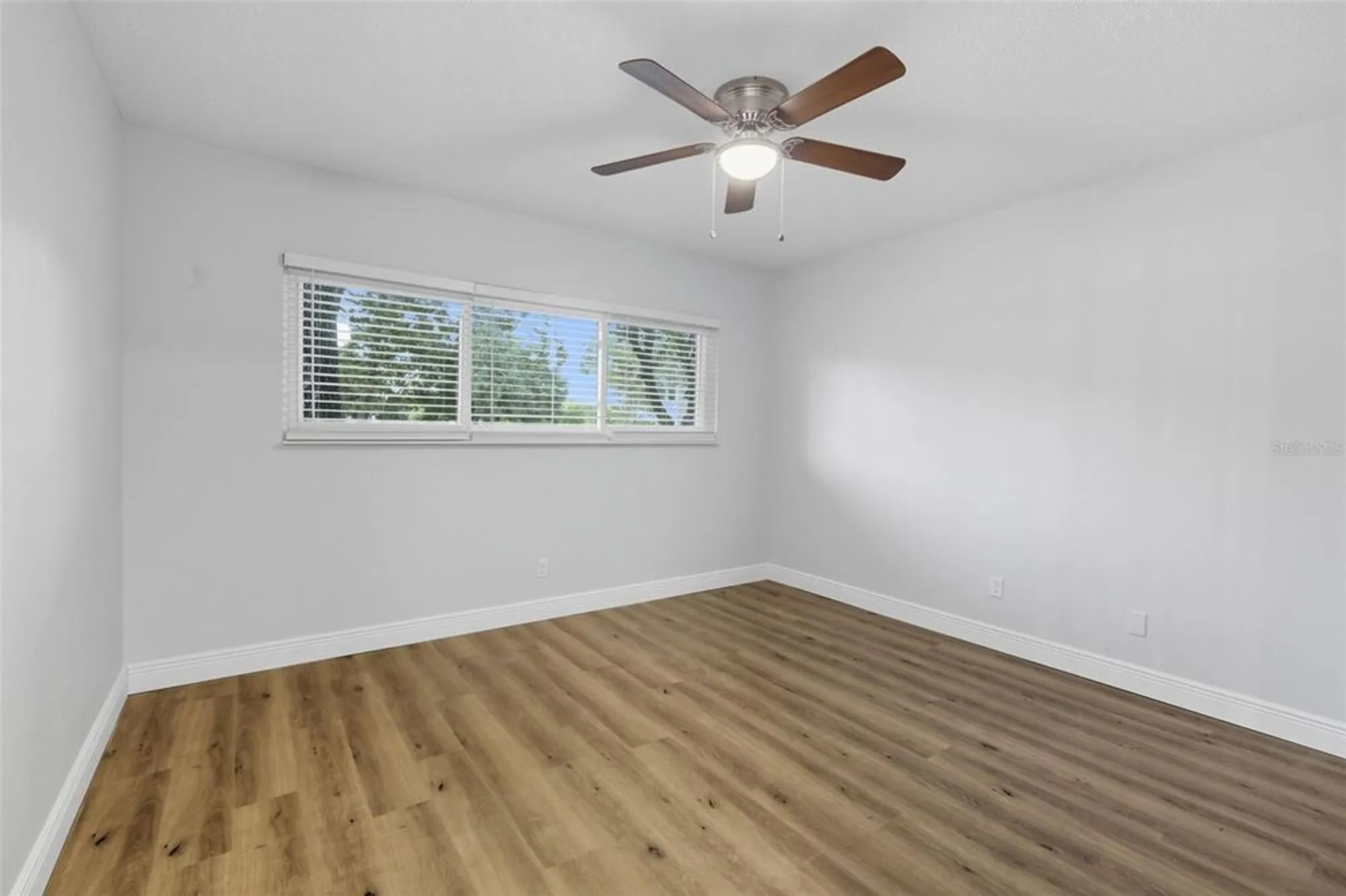 Property Slideshow image 16 of 28 | 2351 irish ln 21, Clearwater, FL, 33763