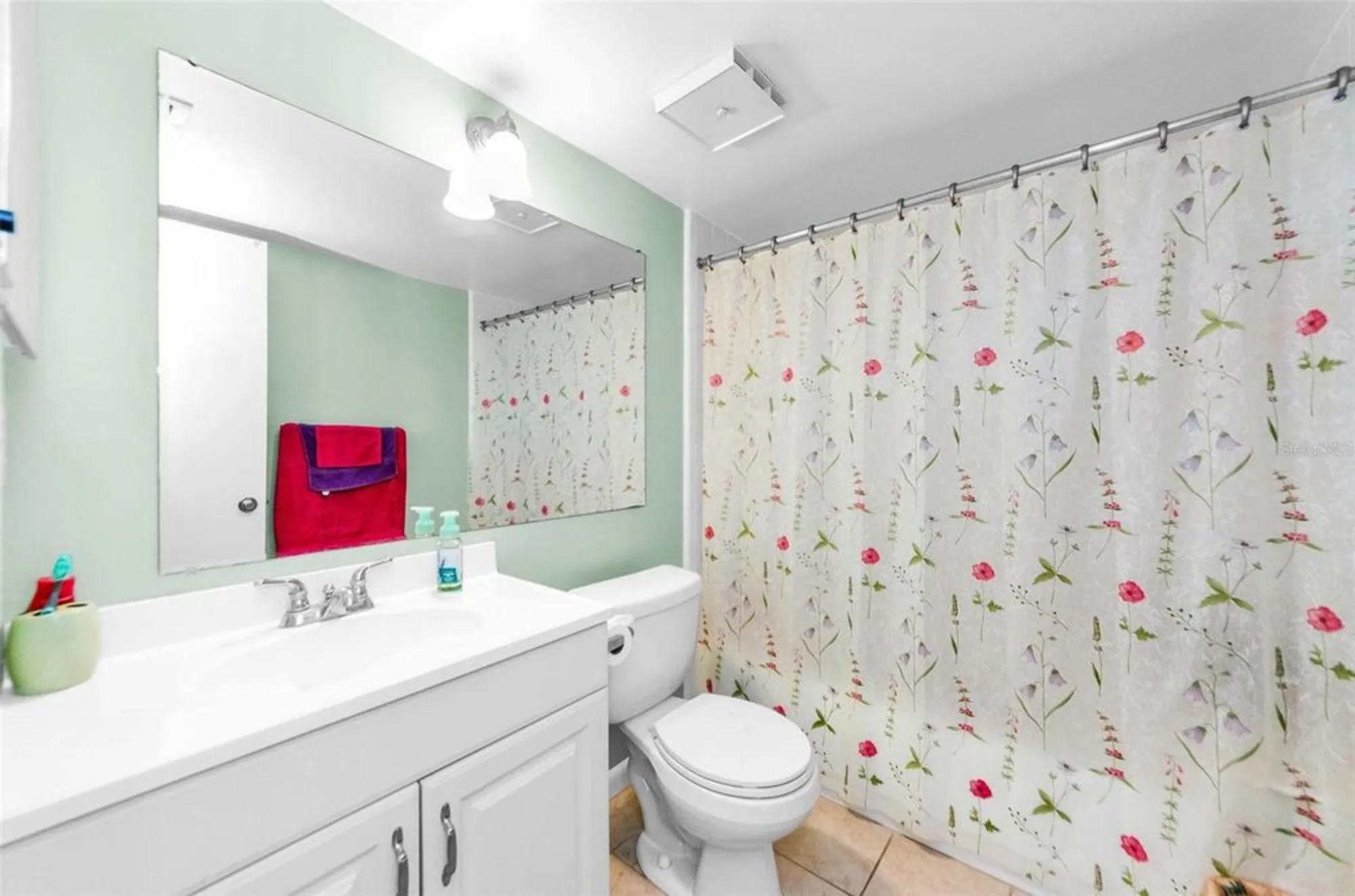 Property Slideshow image 14 of 31 | 2575 pine ridge way e1, Palm Harbor, FL, 34684