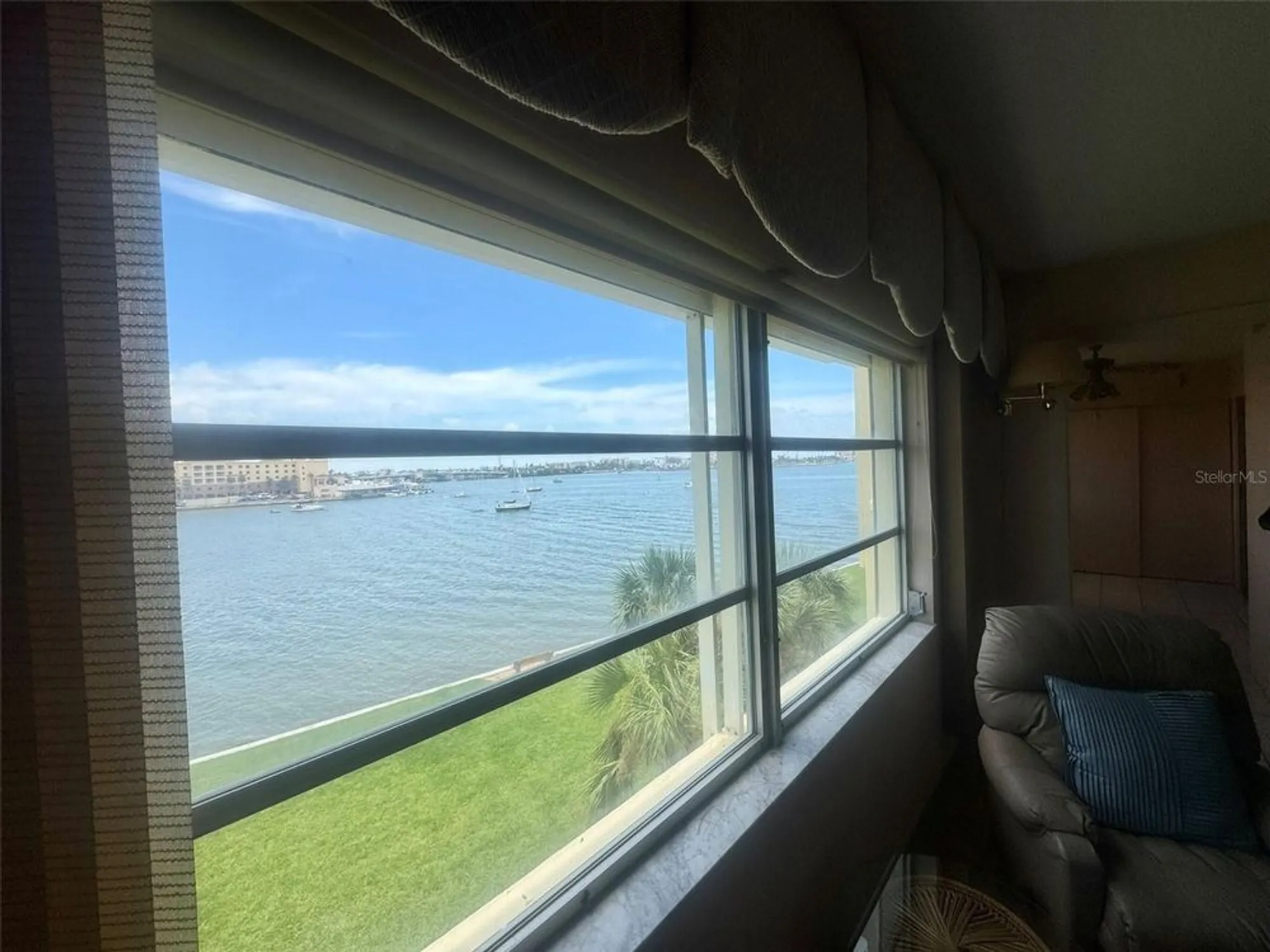 Property Slideshow image 5 of 51 | 4775 cove cir apt 403, St Petersburg, FL, 33708