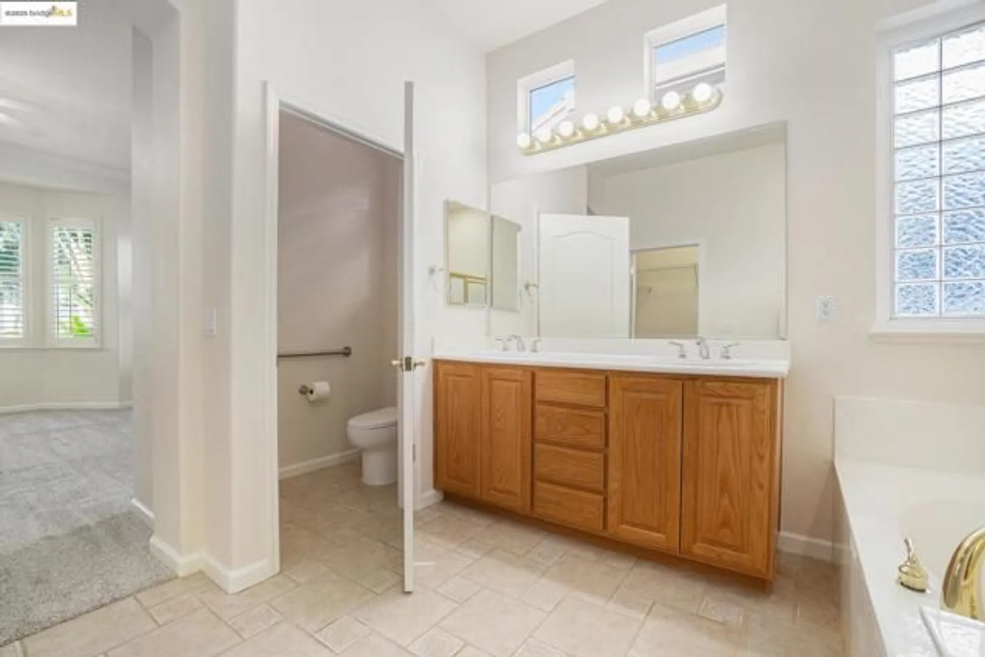 Property Slideshow image 16 of 33 | 1007 centennial dr, Brentwood, CA, 94513