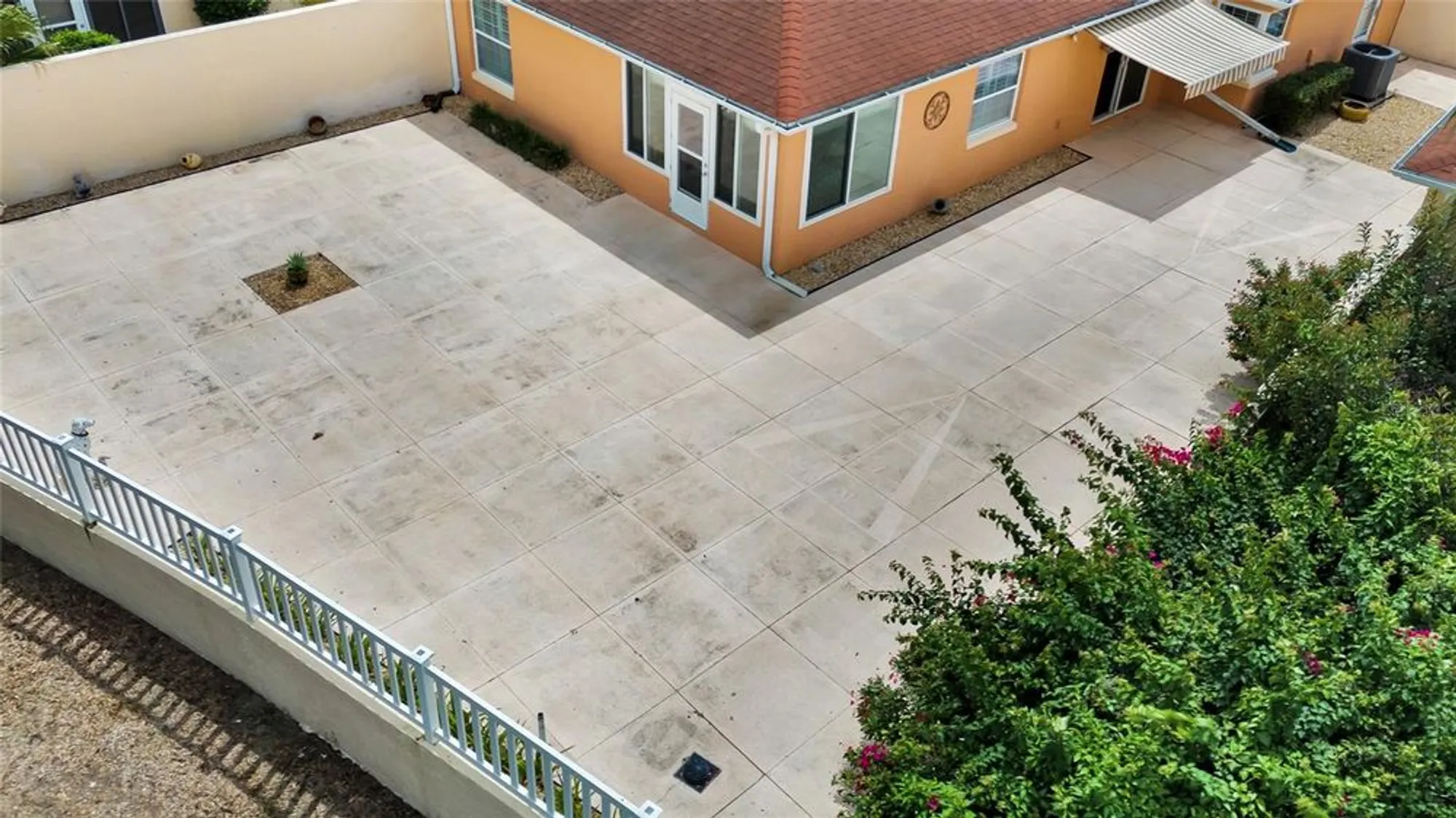 Property Slideshow image 34 of 45 | 916 medira dr, Lady Lake, FL, 32159