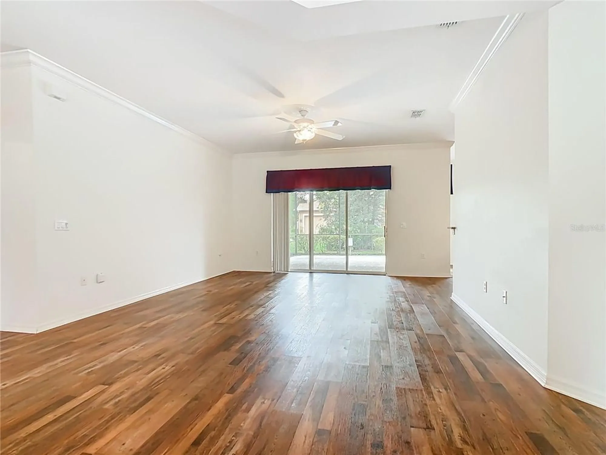 Property Slideshow image 5 of 50 | 525 shorehaven dr, Poinciana, FL, 34759