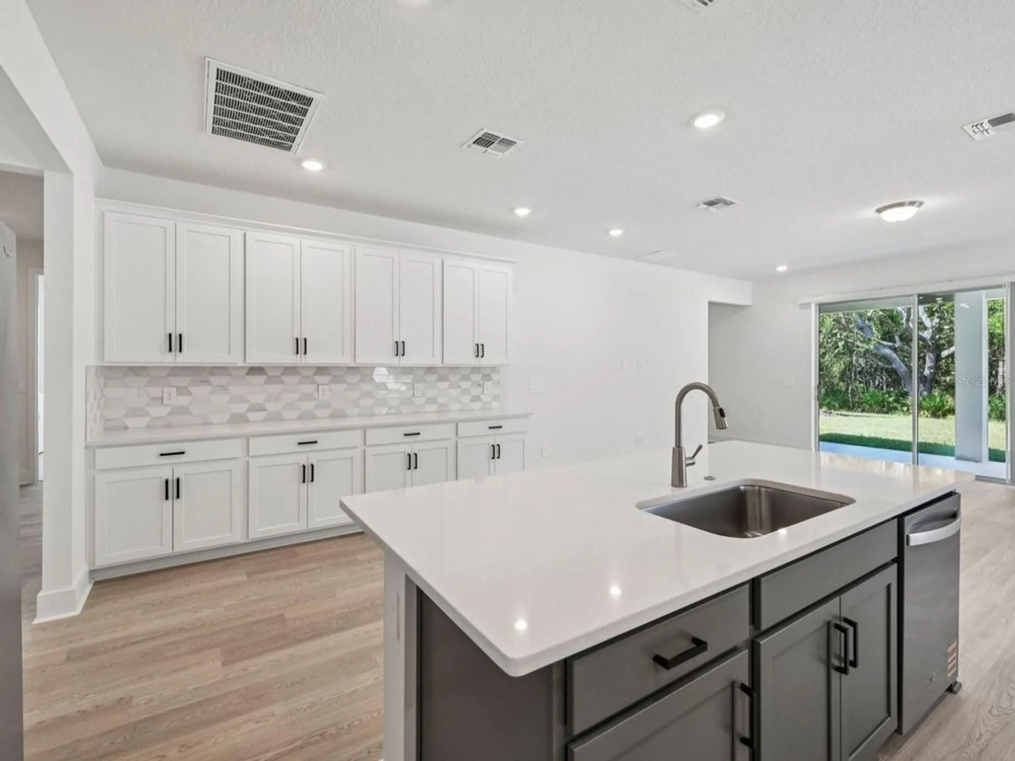 Property Slideshow image 4 of 12 | 1332 oakhaven ave, Ormond Beach, FL, 32174