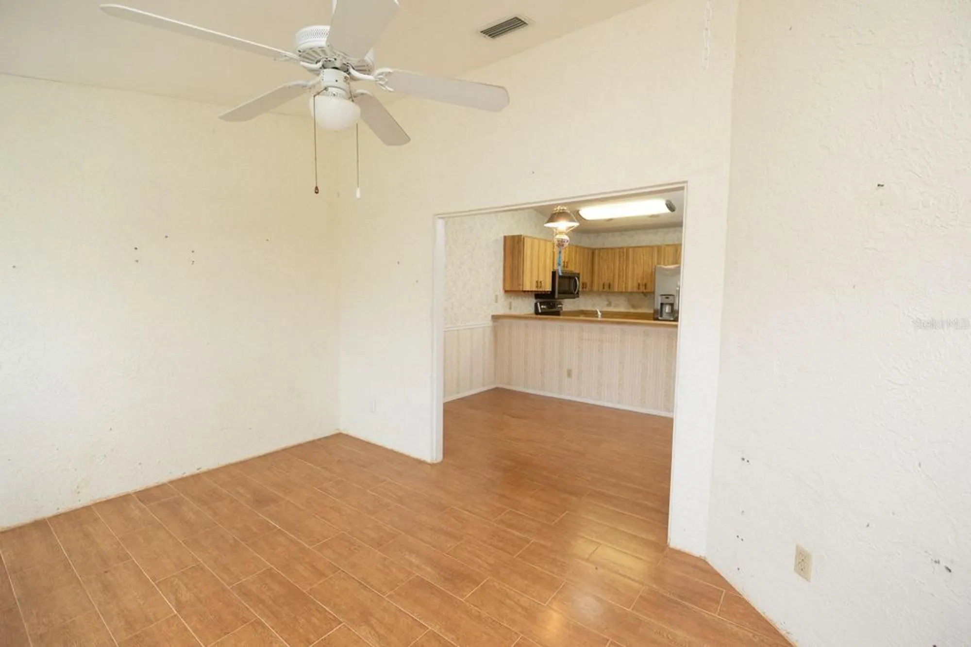 Property Slideshow image 20 of 58 | 4018 oakhurst dr 3181, Sarasota, FL, 34233