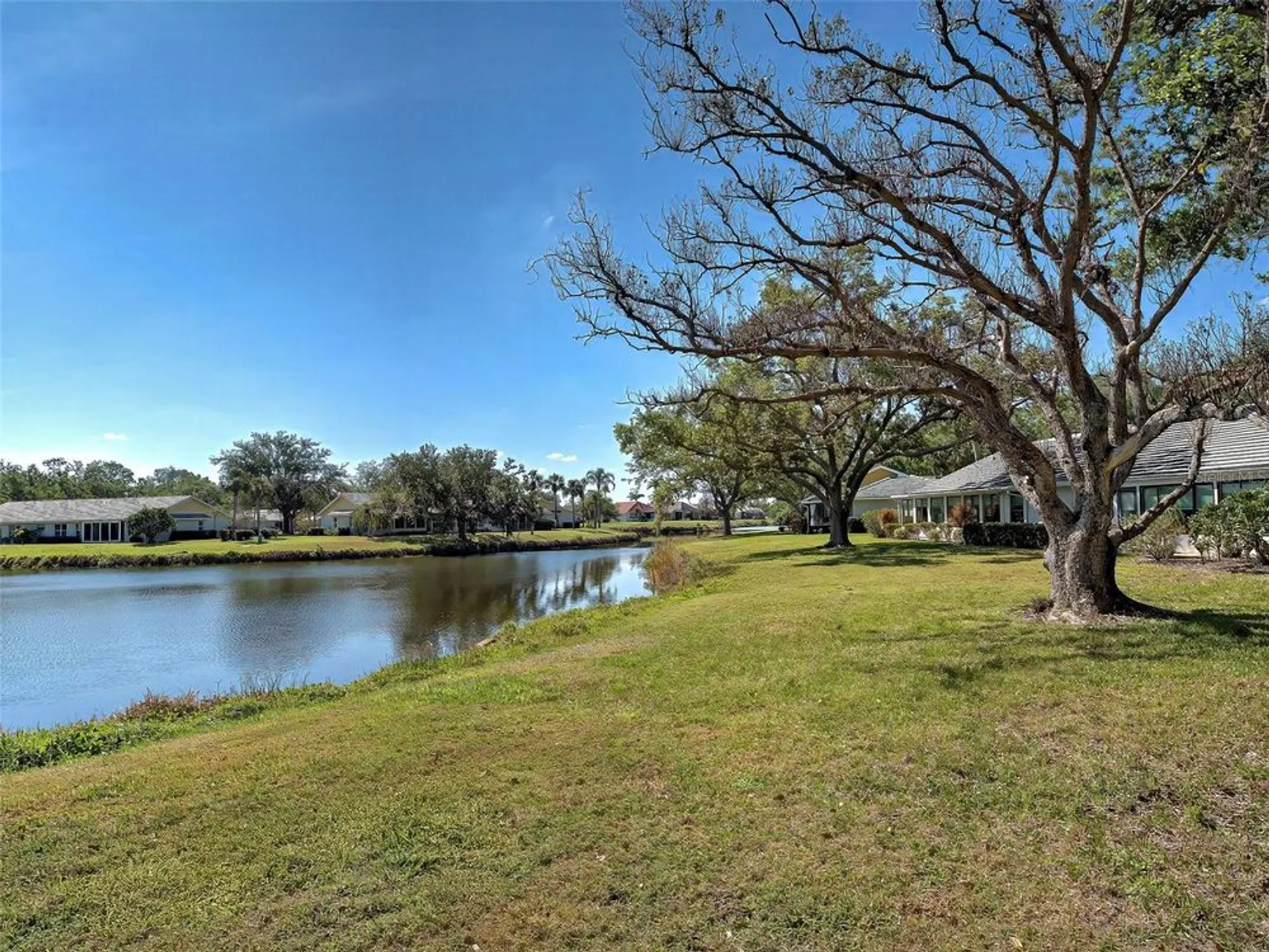 Property Slideshow image 7 of 74 | 220 southampton dr 325, Venice, FL, 34293