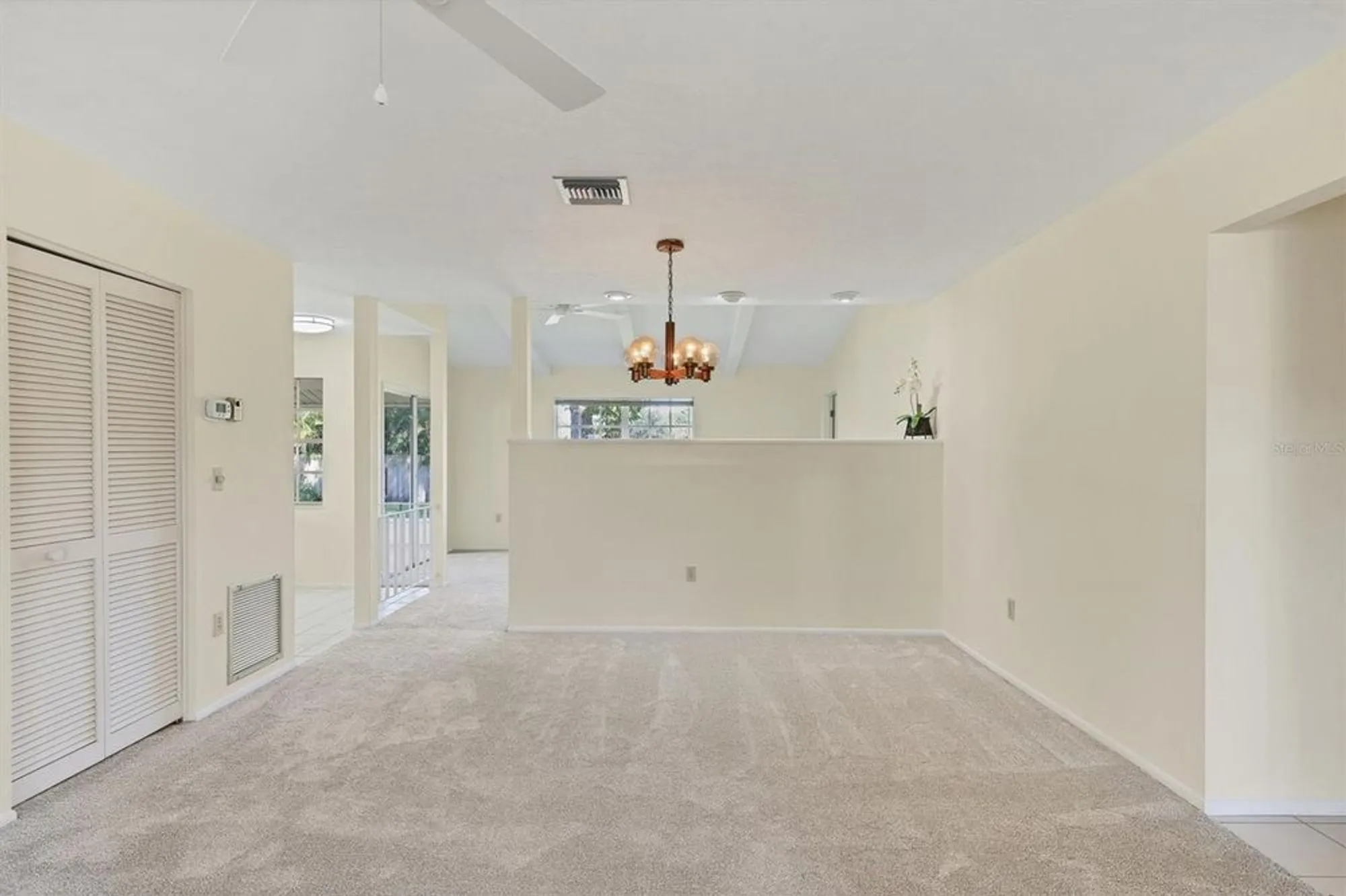 Property Slideshow image 6 of 27 | 4223 oakhurst cir 3025, Sarasota, FL, 34233