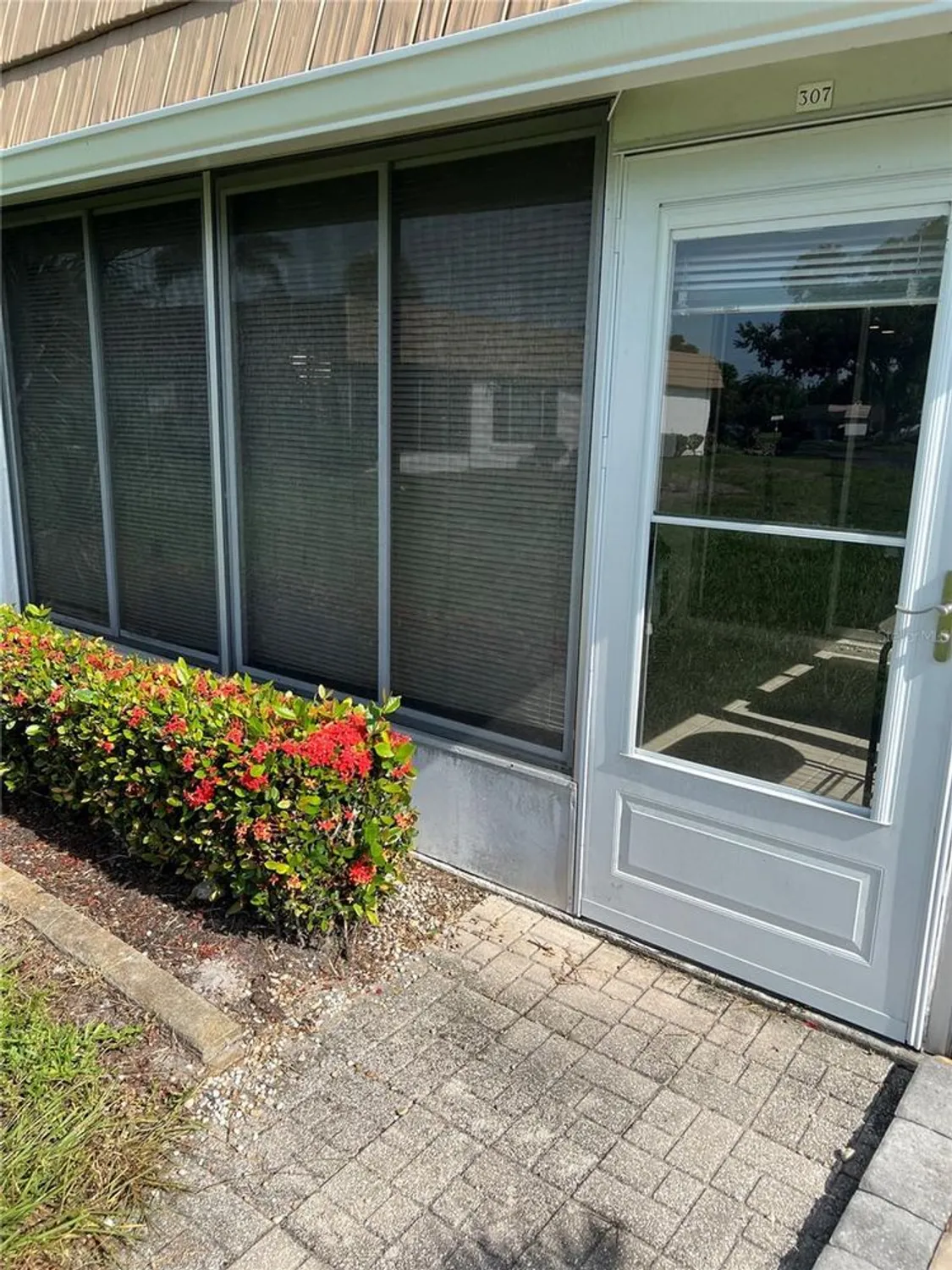 Property Slideshow image 16 of 24 | 2311 waterbluff pl # v307, Sarasota, FL, 34231